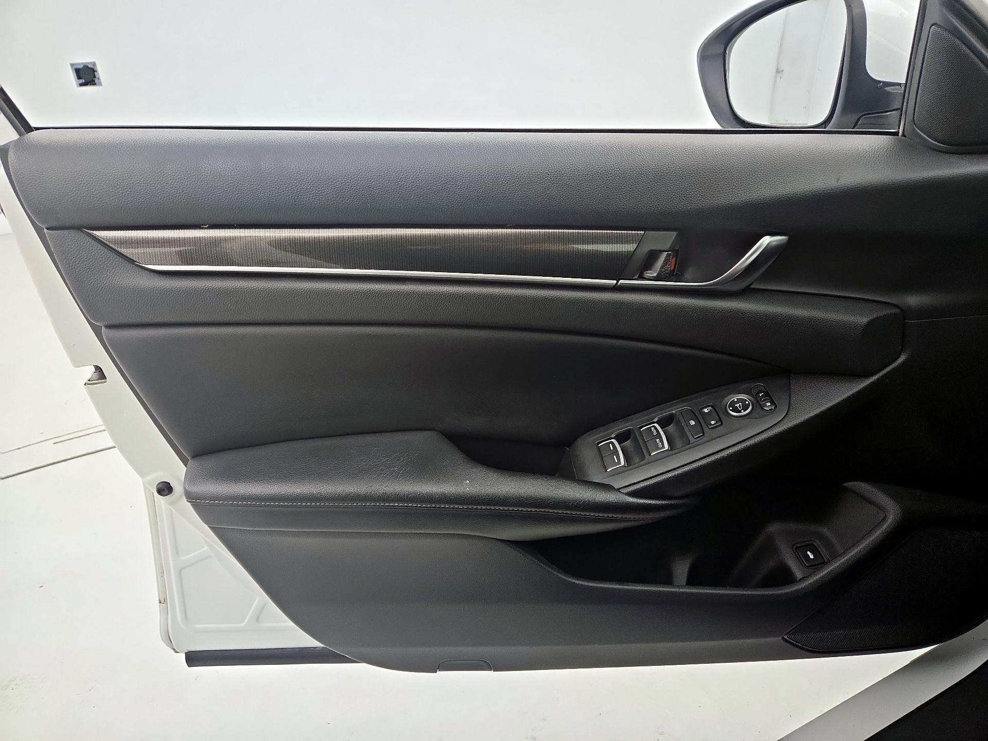 Thumbnail: 2018 Honda Accord - 12