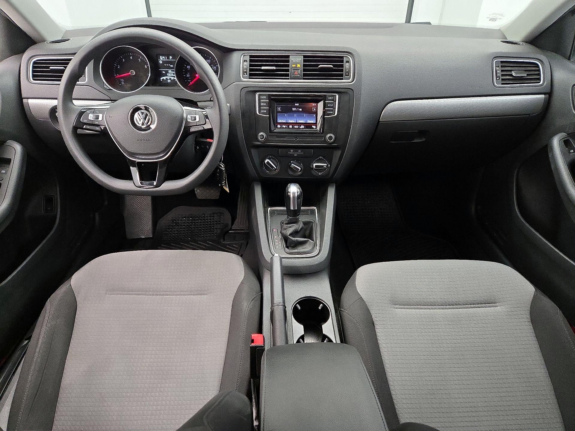 Thumbnail: 2017 Volkswagen Jetta - 9