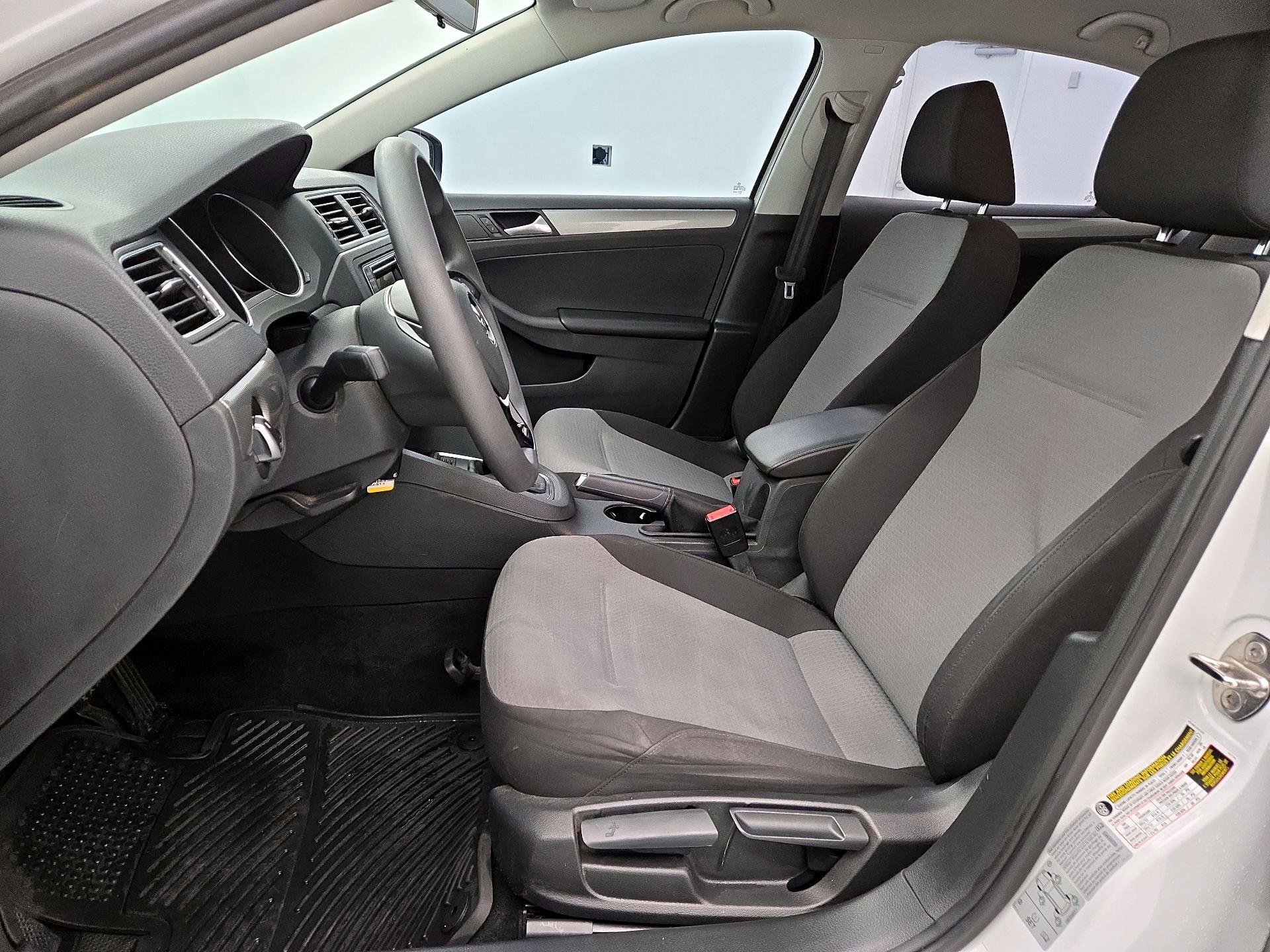 Thumbnail: 2017 Volkswagen Jetta - 11