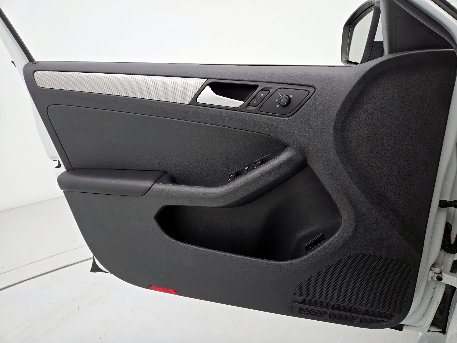 Thumbnail: 2017 Volkswagen Jetta - 12