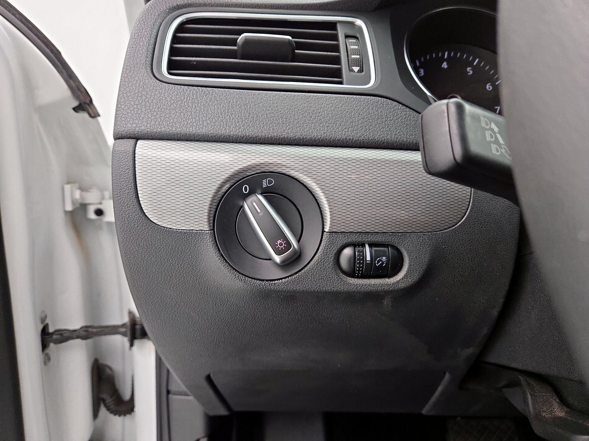 Thumbnail: 2017 Volkswagen Jetta - 13