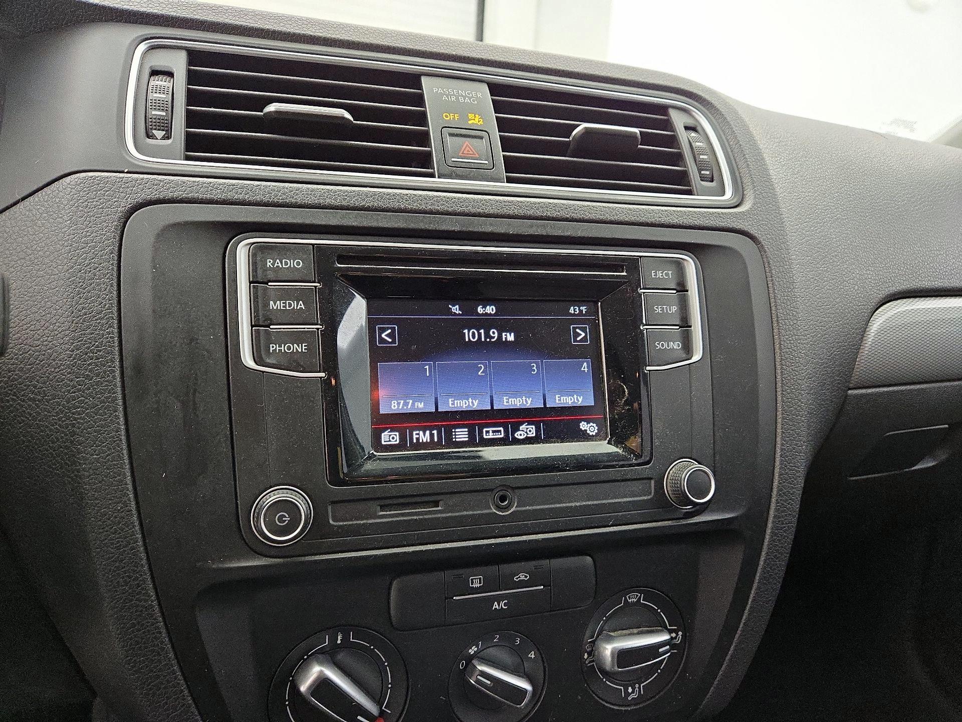 Thumbnail: 2017 Volkswagen Jetta - 15