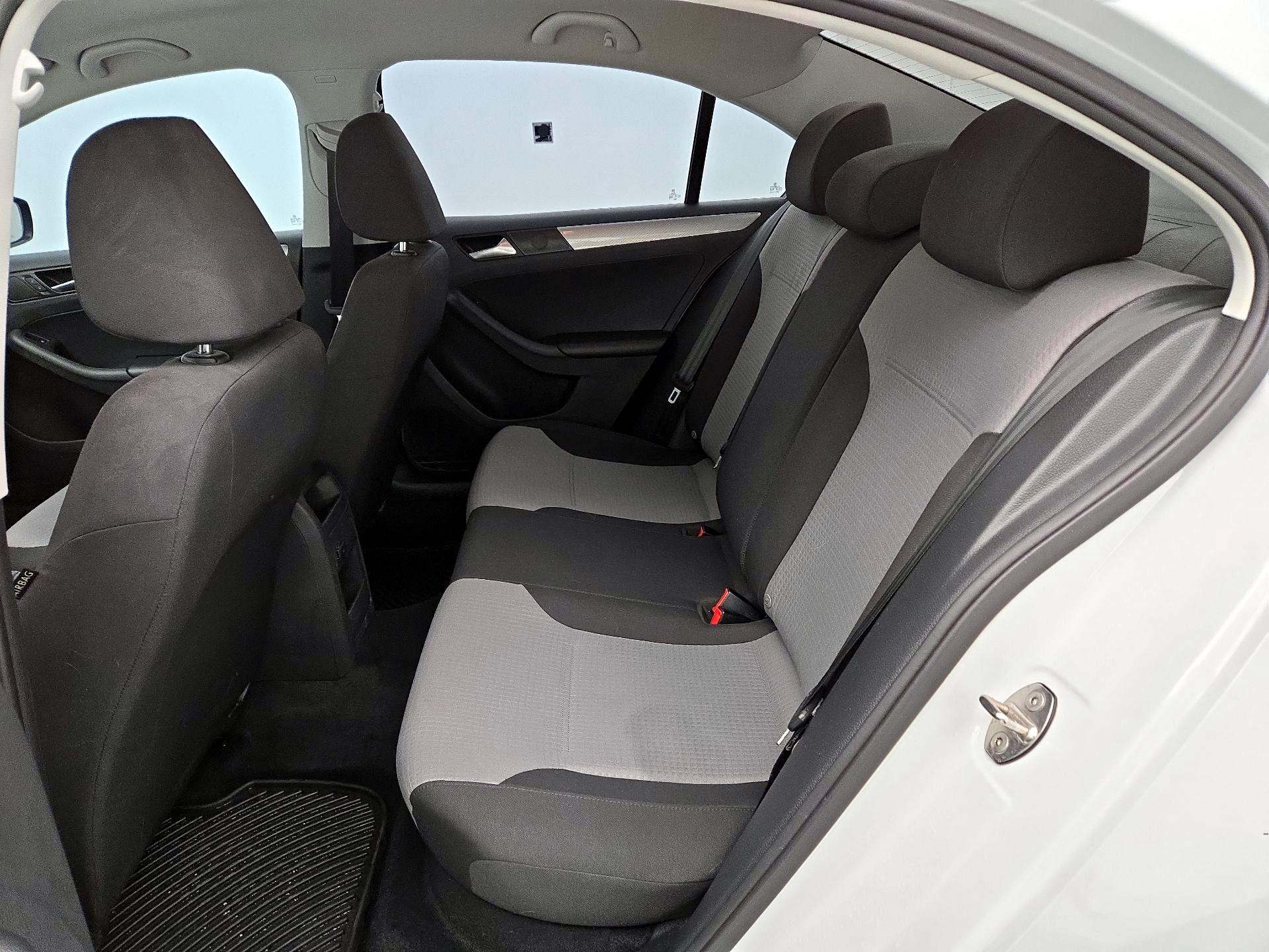 Thumbnail: 2017 Volkswagen Jetta - 19