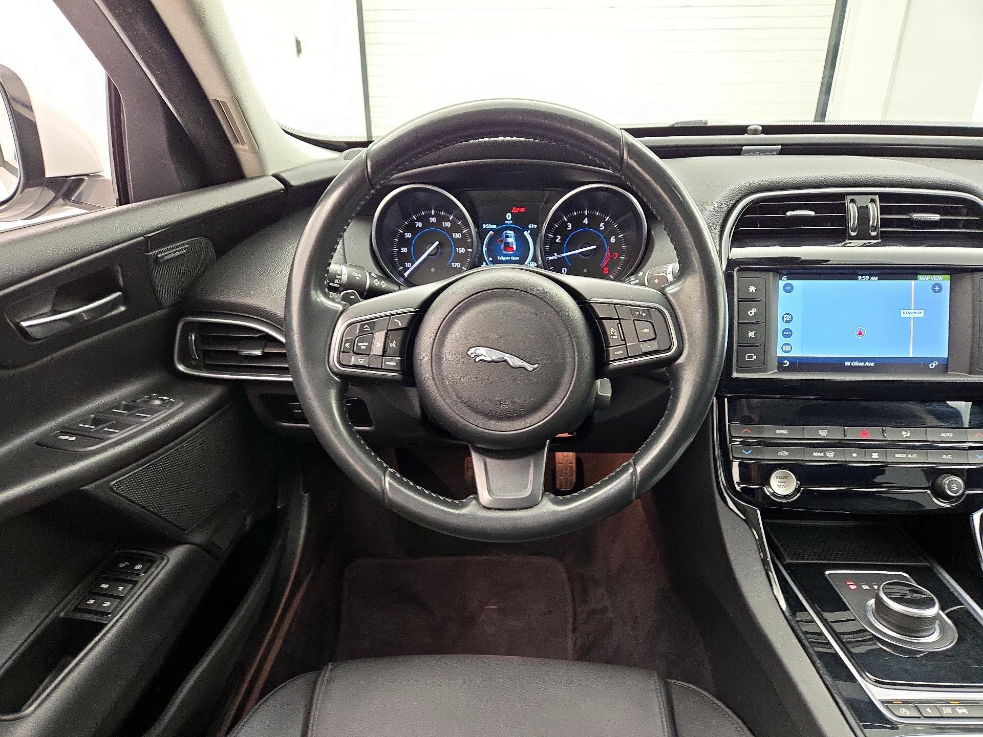 Thumbnail: 2017 Jaguar XE - 10