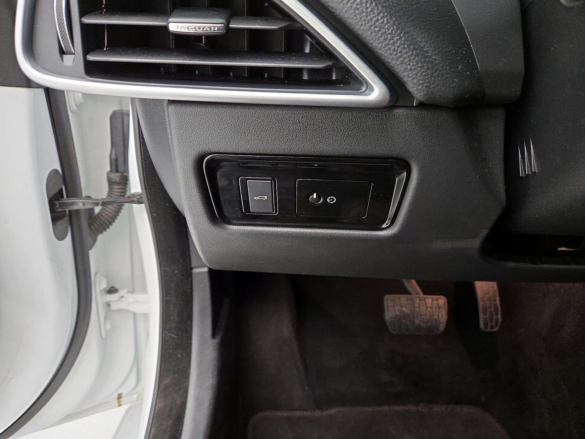 Thumbnail: 2017 Jaguar XE - 13