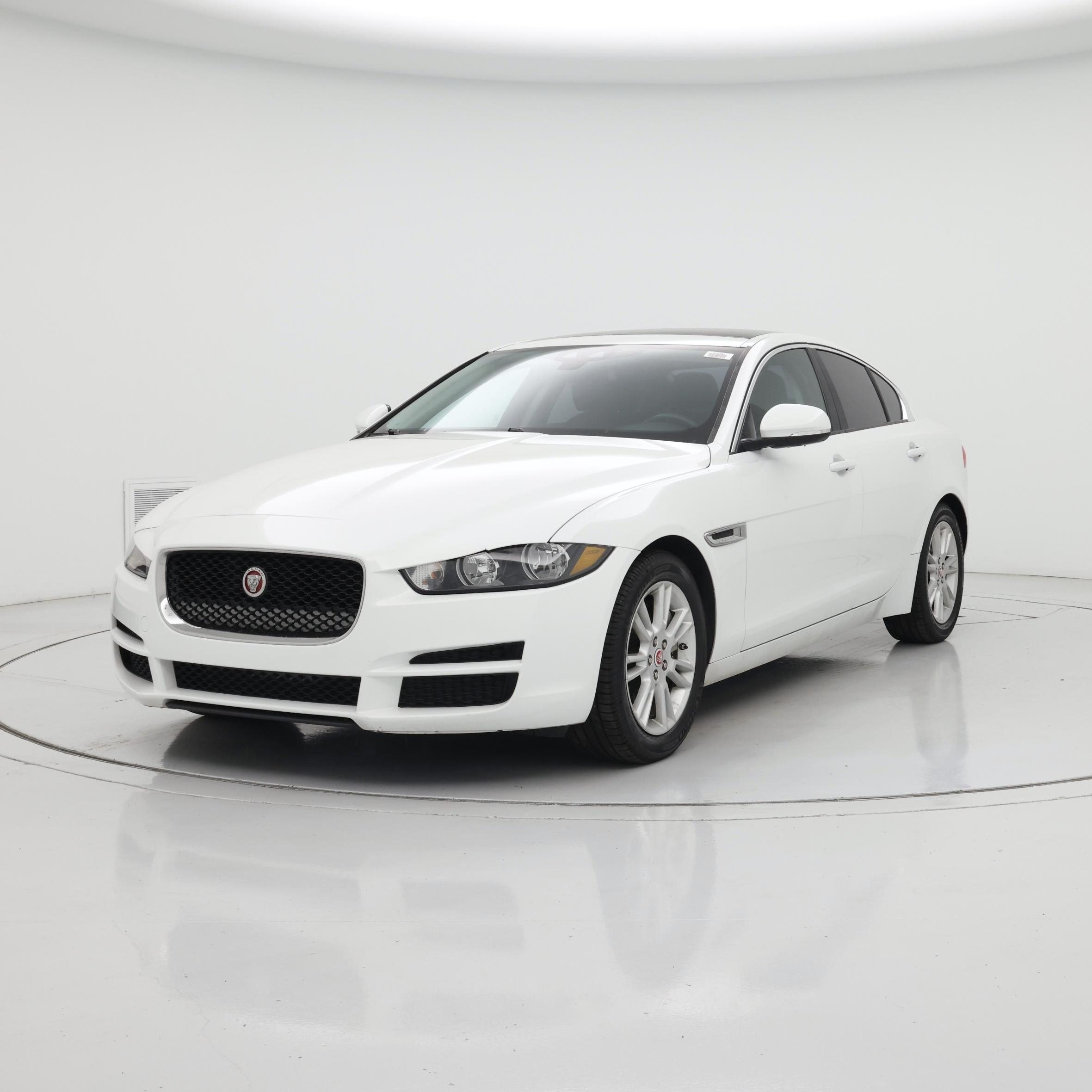 Thumbnail: 2017 Jaguar XE - 4