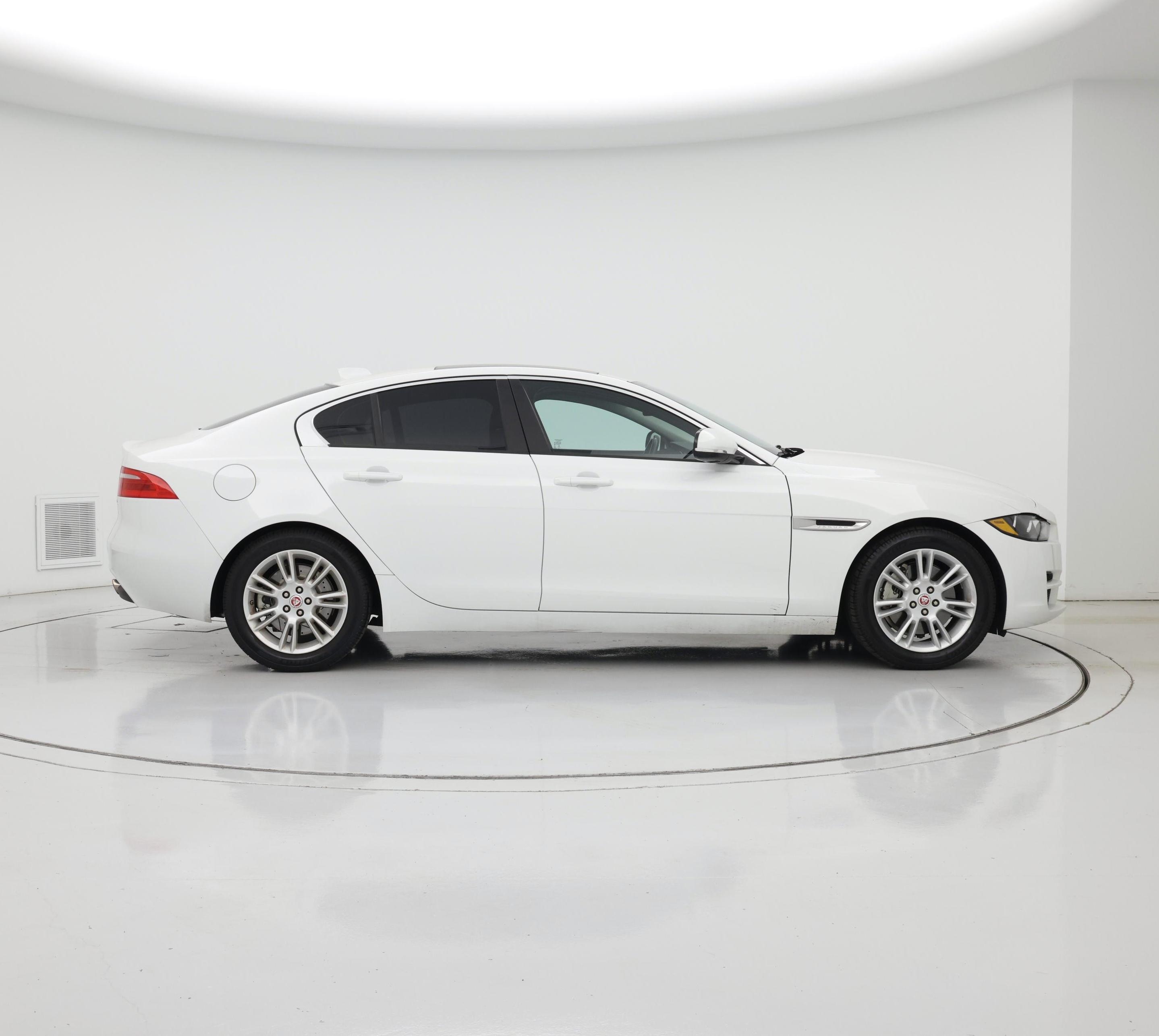 Thumbnail: 2017 Jaguar XE - 7