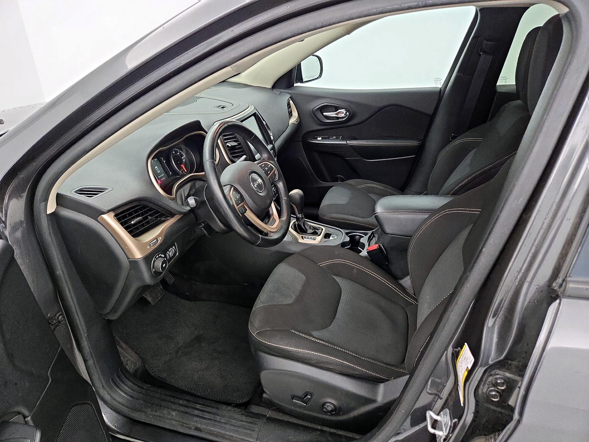 Thumbnail: 2016 Jeep Cherokee - 11