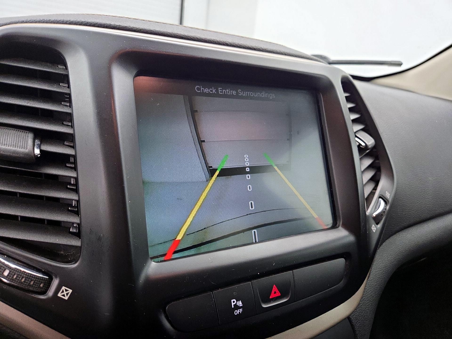 Thumbnail: 2016 Jeep Cherokee - 15