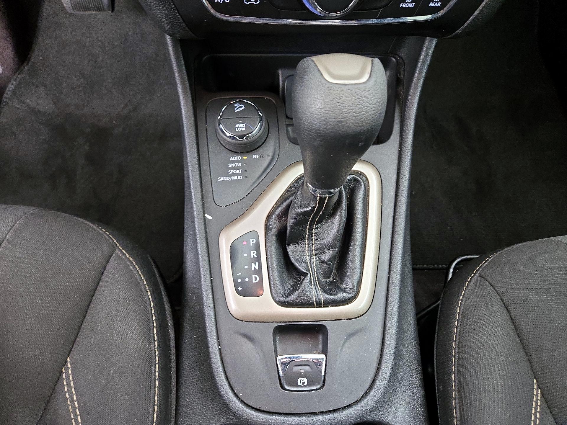 Thumbnail: 2016 Jeep Cherokee - 18