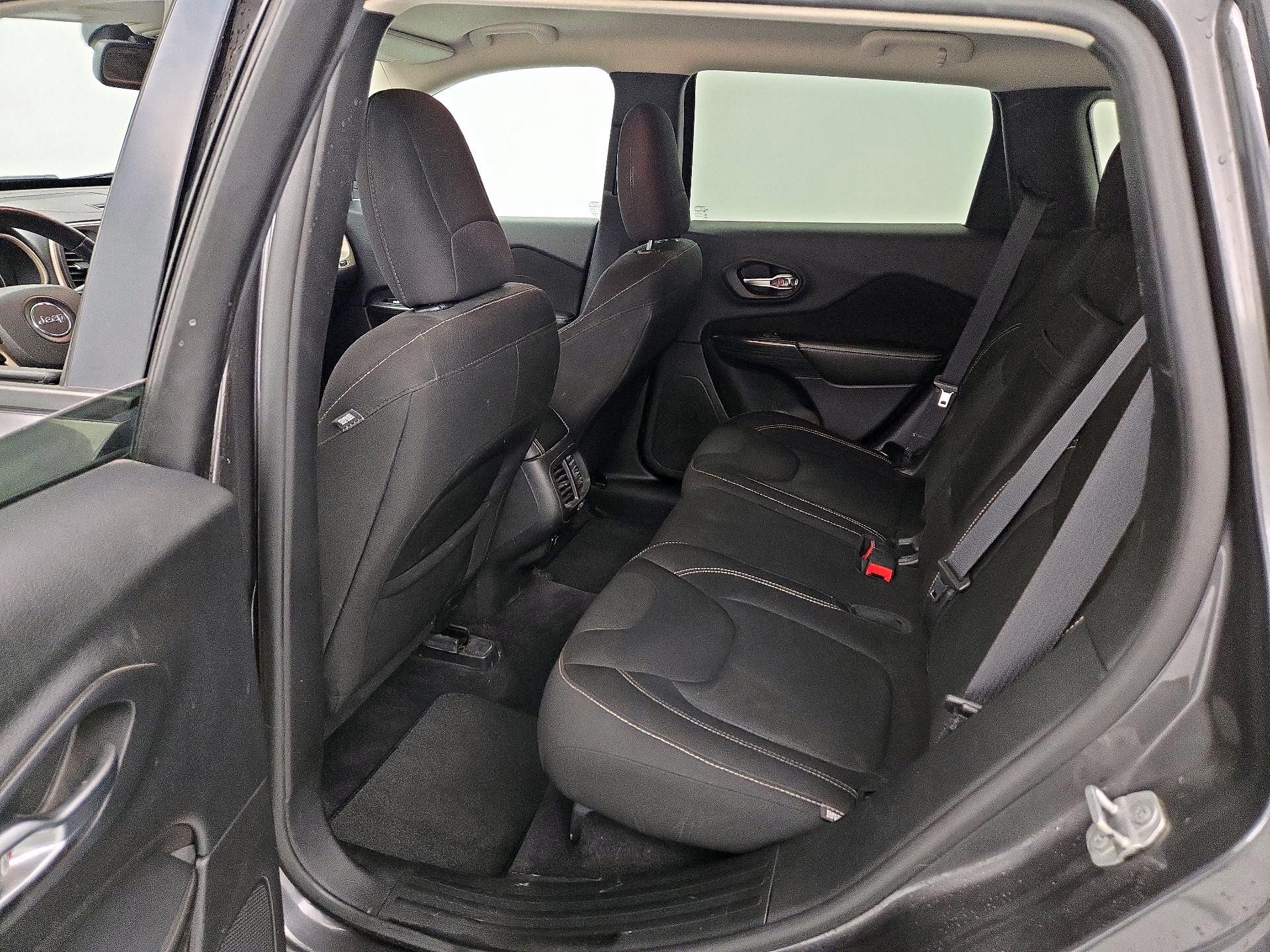 Thumbnail: 2016 Jeep Cherokee - 20