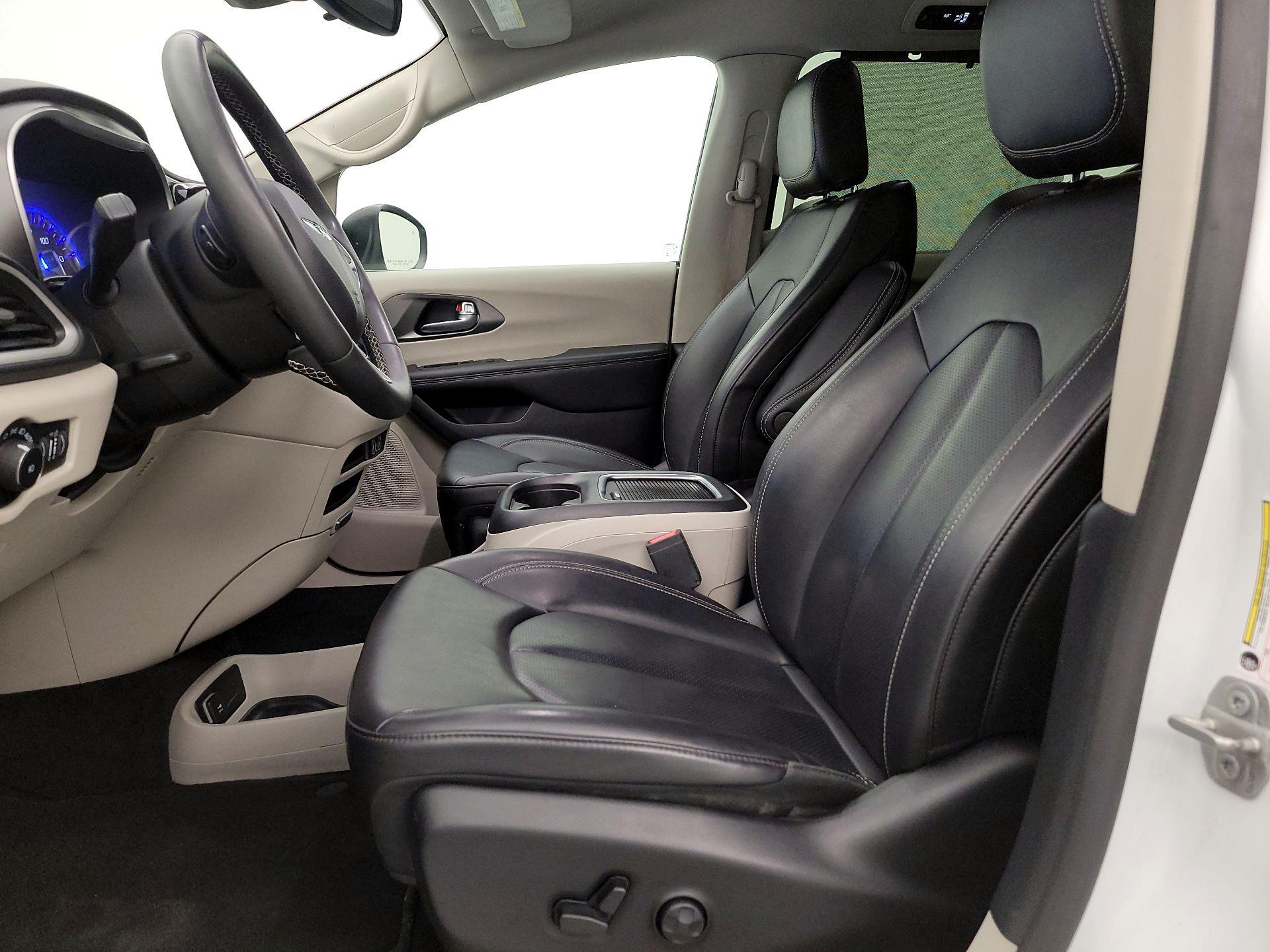 Thumbnail: 2023 Chrysler Pacifica - 9