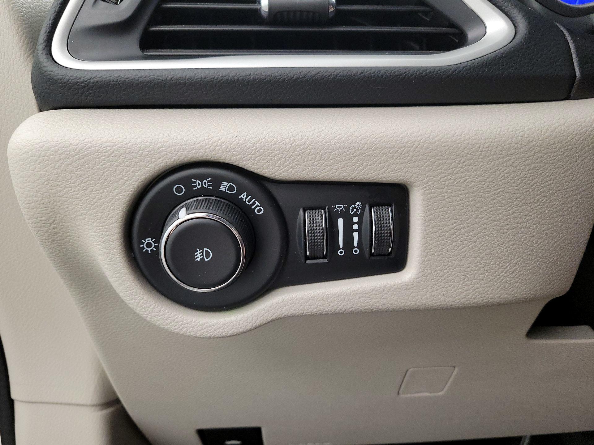 Thumbnail: 2023 Chrysler Pacifica - 11