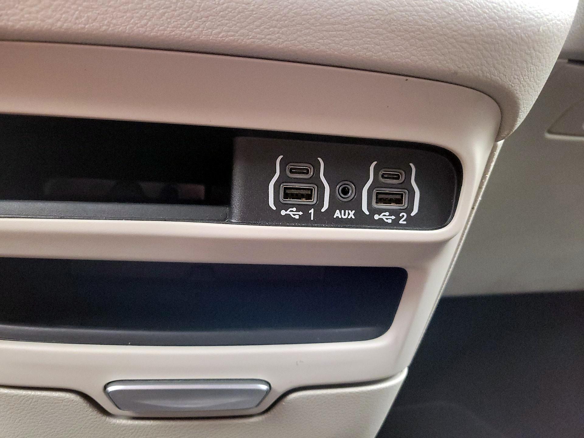 Thumbnail: 2023 Chrysler Pacifica - 16