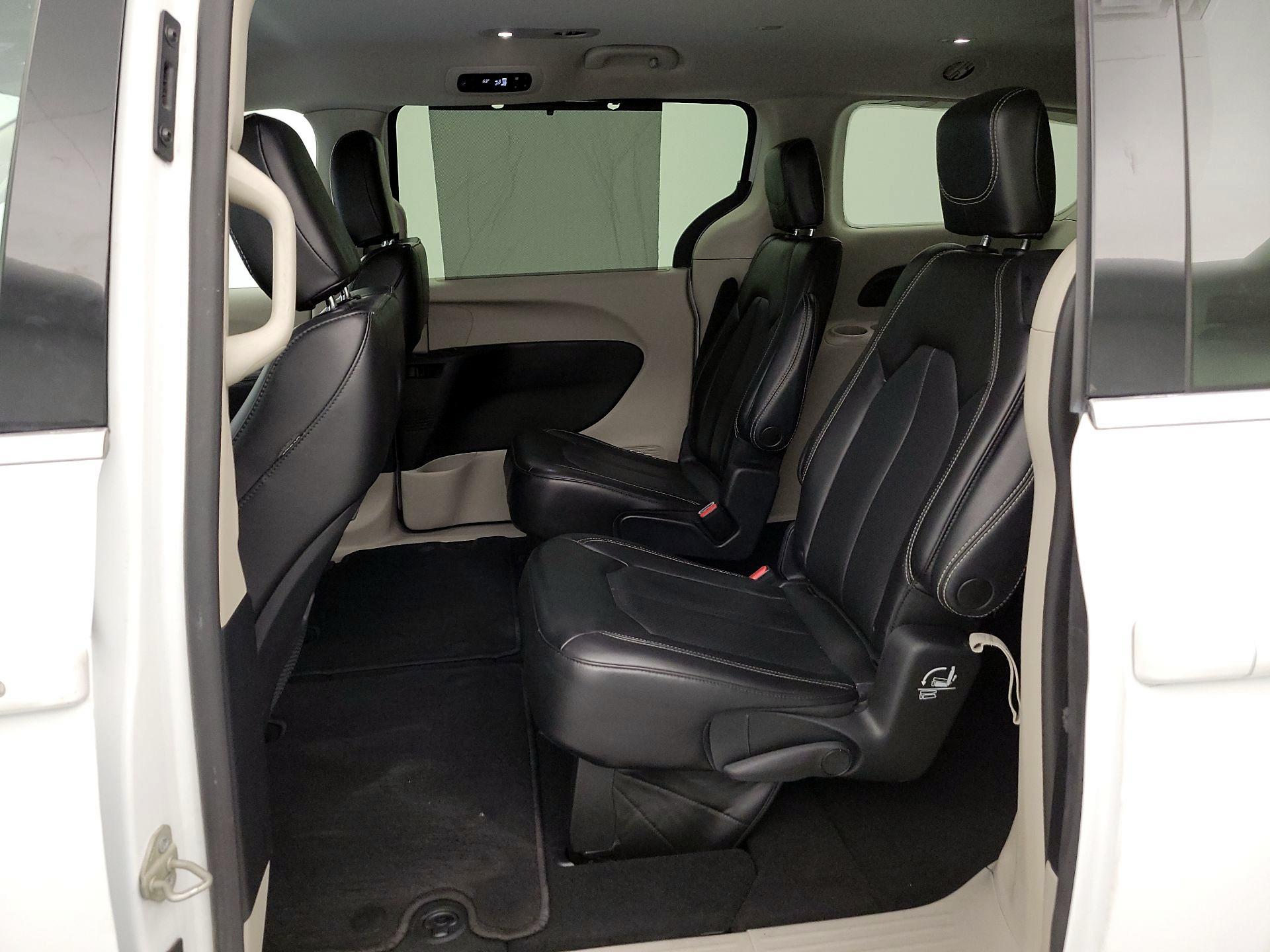 Thumbnail: 2023 Chrysler Pacifica - 17