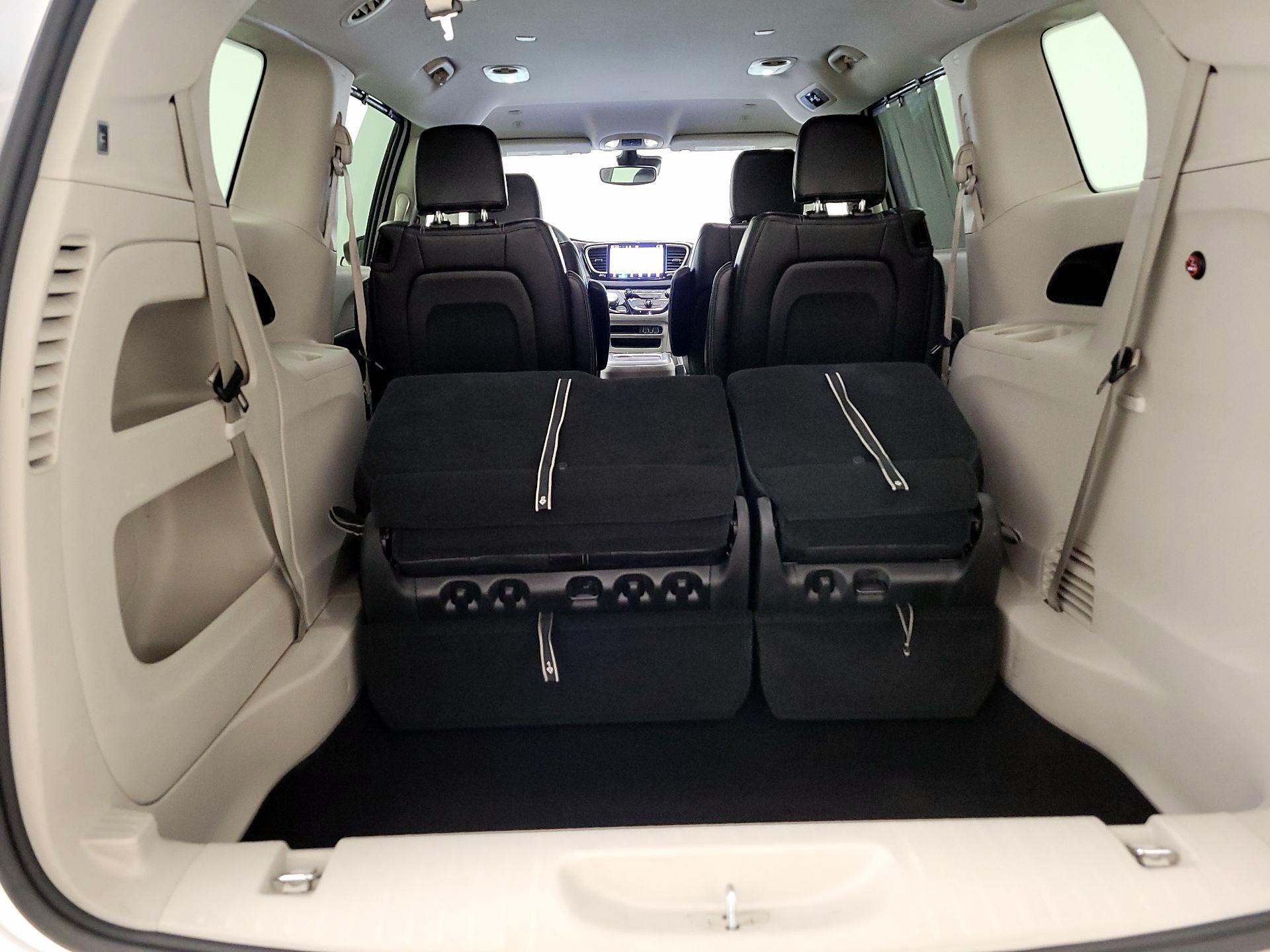 Thumbnail: 2023 Chrysler Pacifica - 20