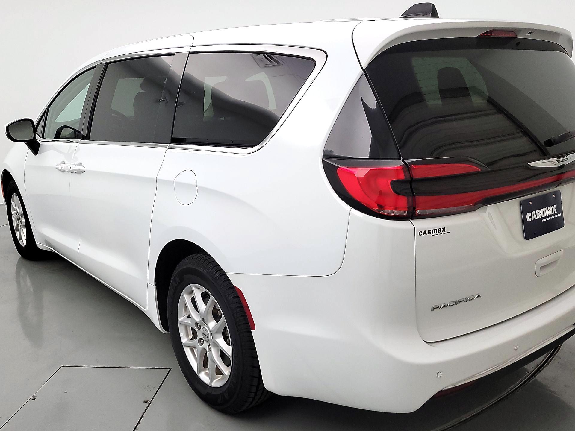 Thumbnail: 2023 Chrysler Pacifica - 7