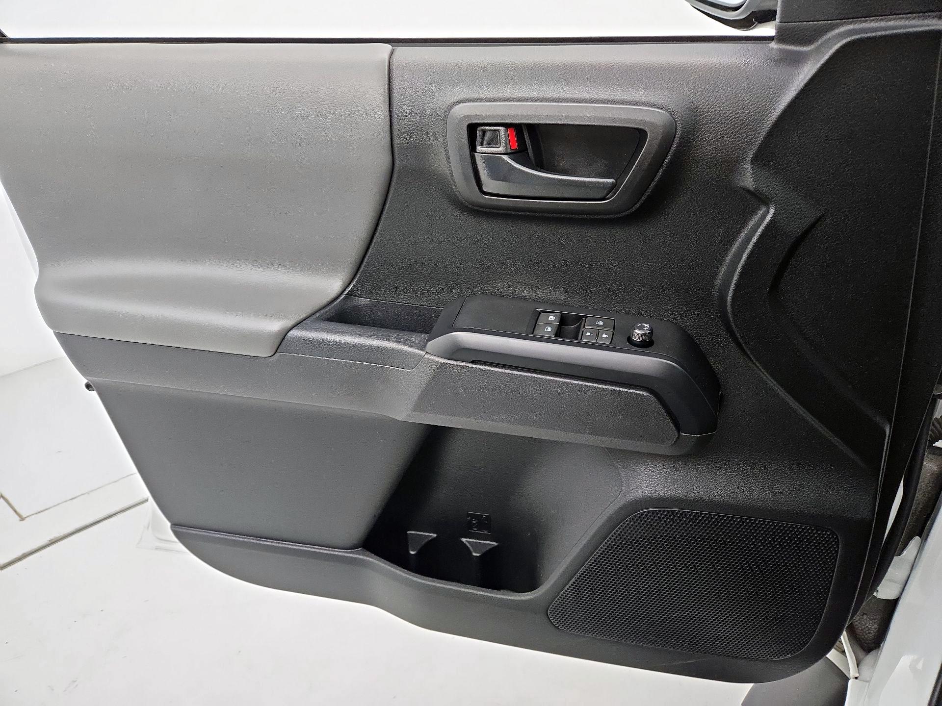 Thumbnail: 2022 Toyota Tacoma - 12