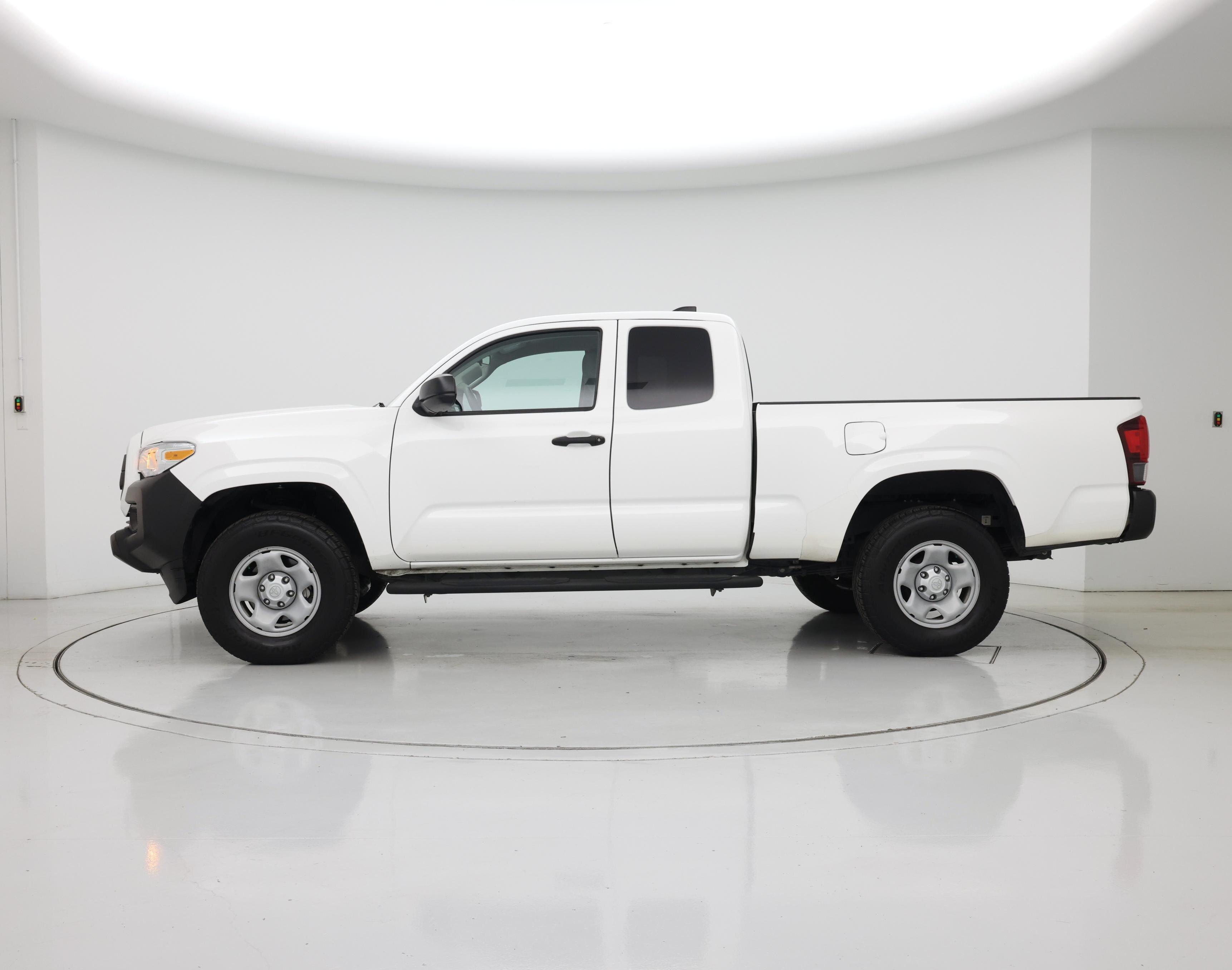 Thumbnail: 2022 Toyota Tacoma - 3