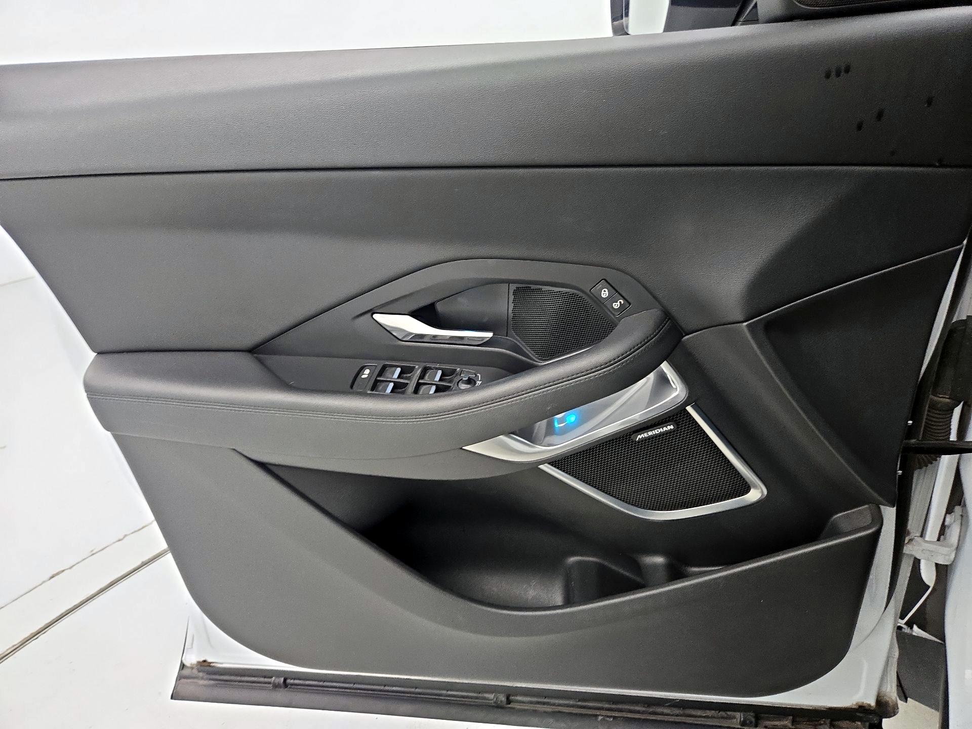 Thumbnail: 2019 Jaguar E-Pace - 12