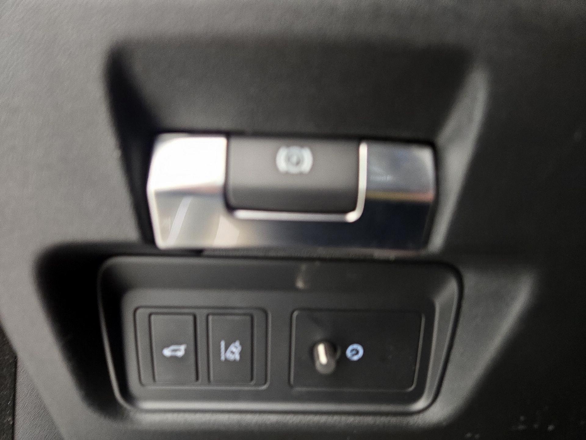 Thumbnail: 2019 Jaguar E-Pace - 13