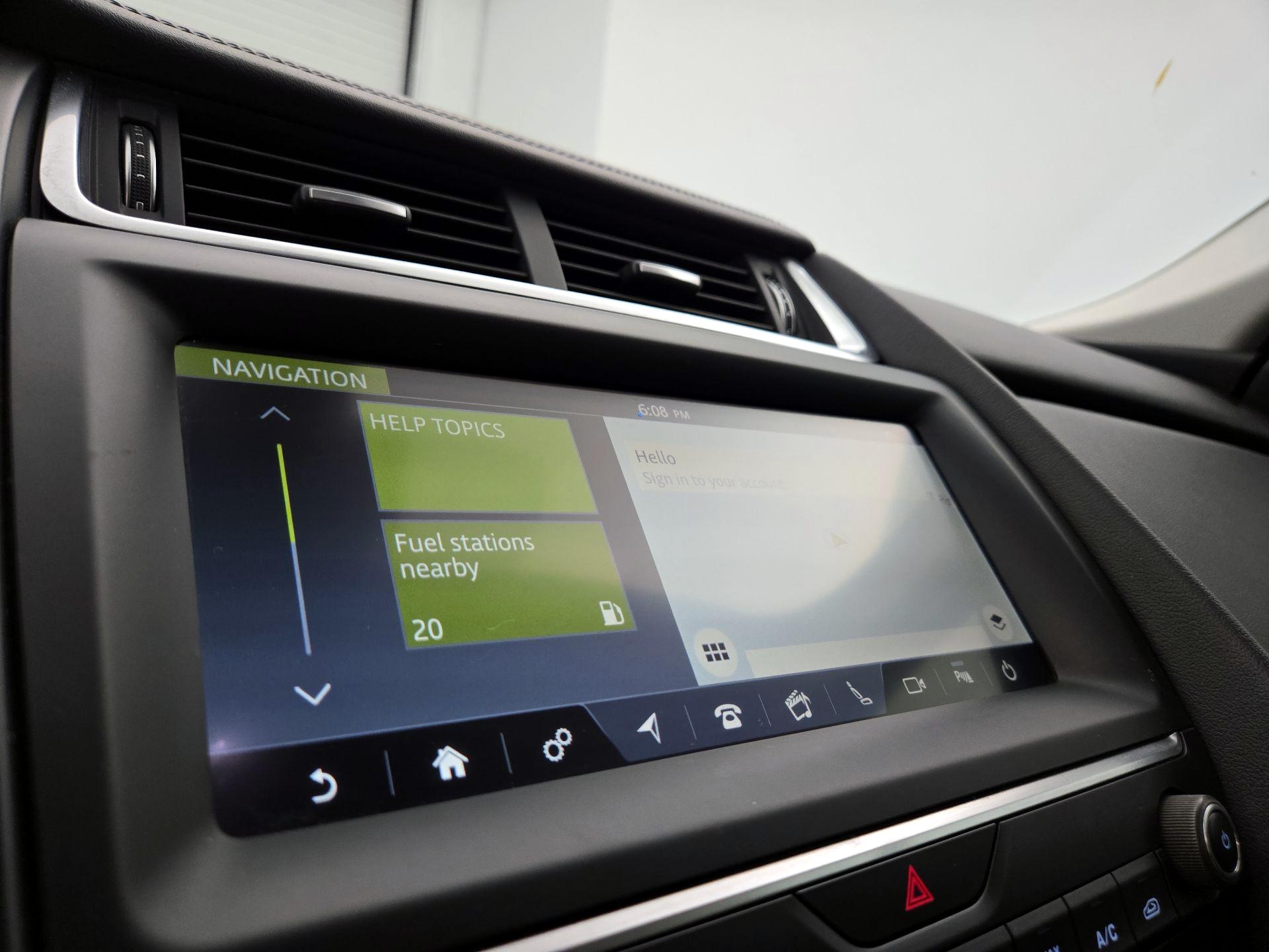 Thumbnail: 2019 Jaguar E-Pace - 14