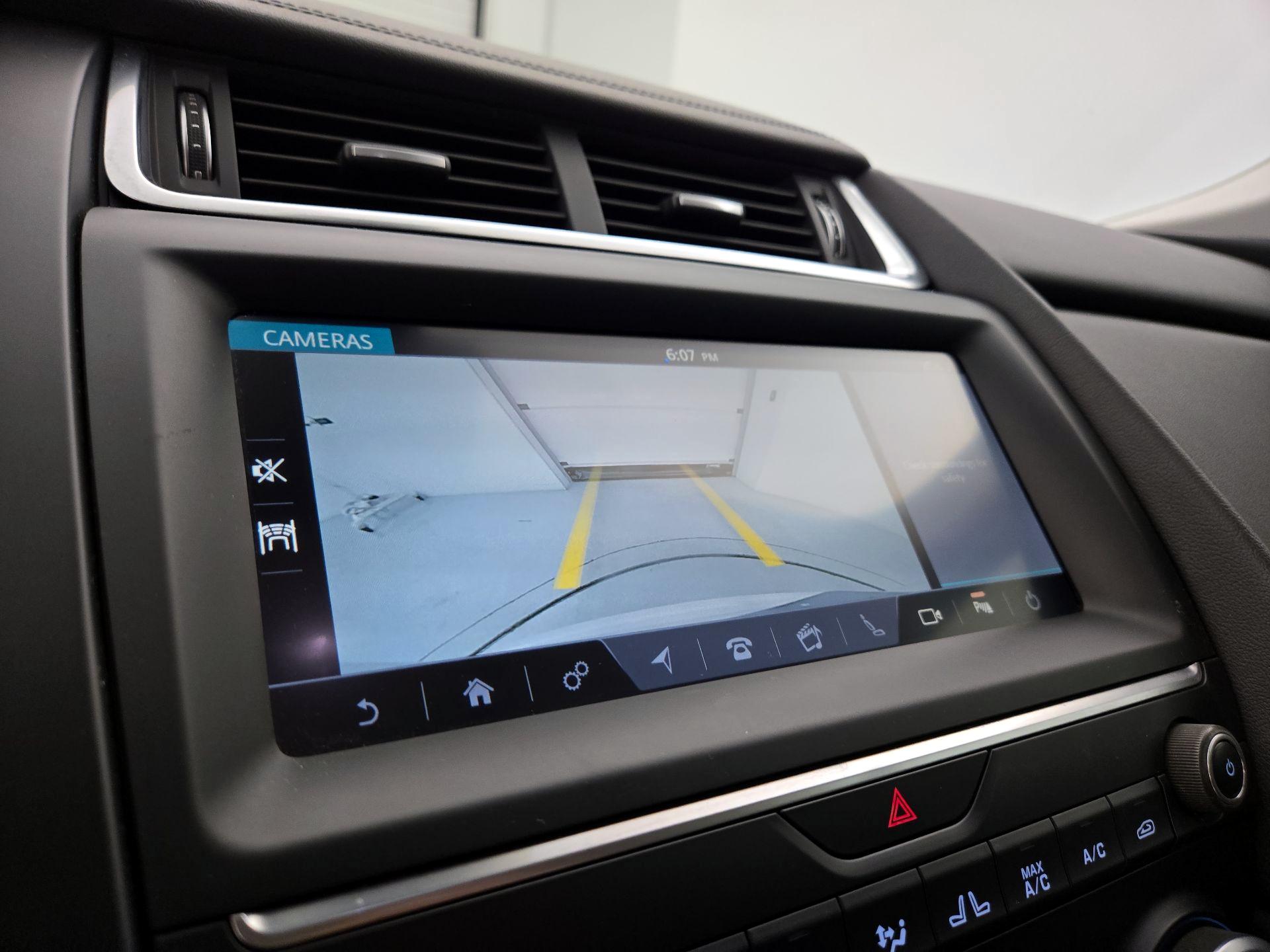 Thumbnail: 2019 Jaguar E-Pace - 15