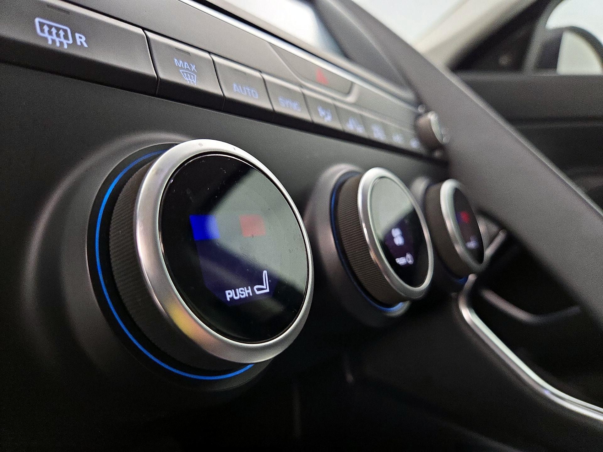 Thumbnail: 2019 Jaguar E-Pace - 17