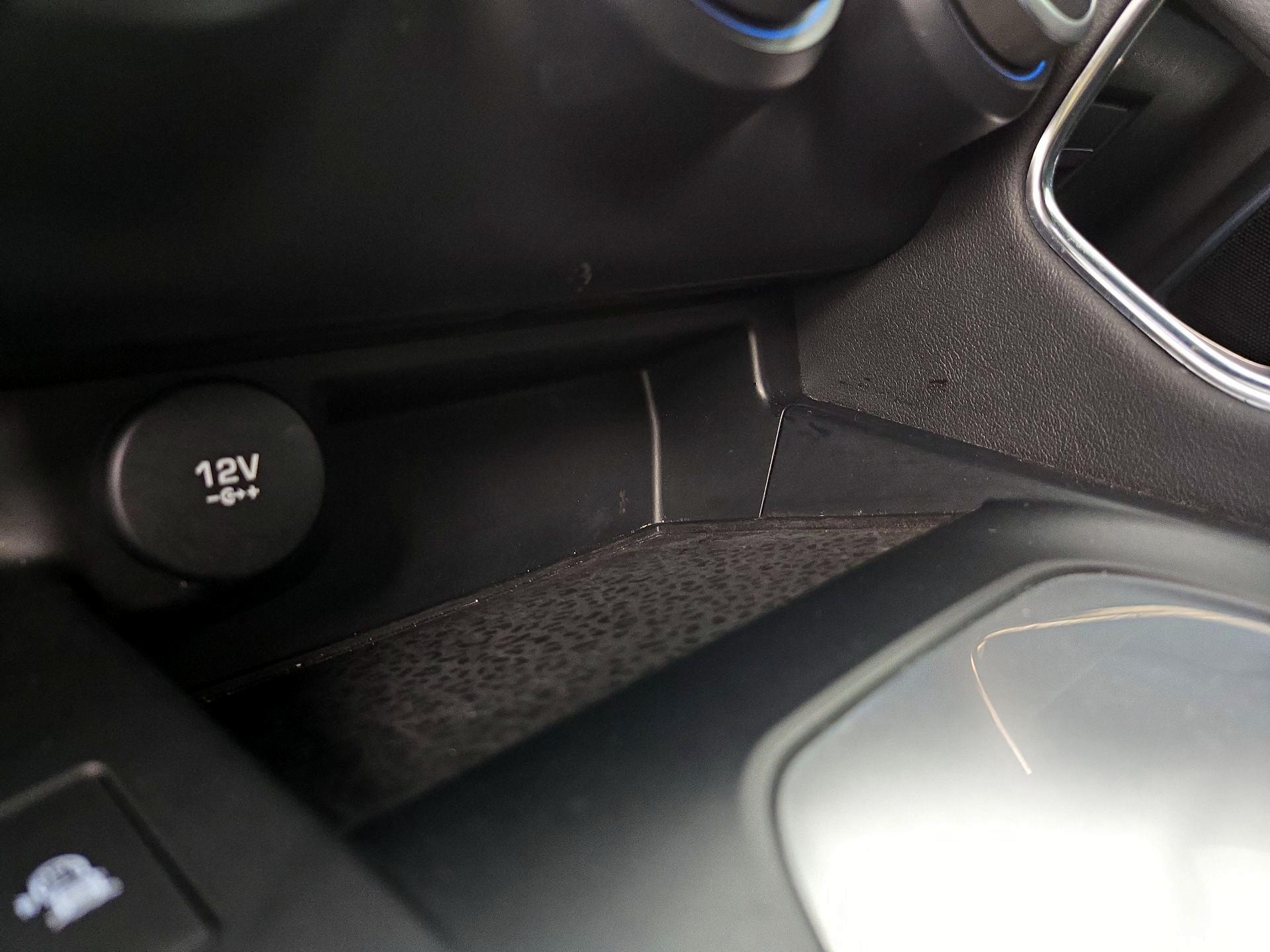 Thumbnail: 2019 Jaguar E-Pace - 19