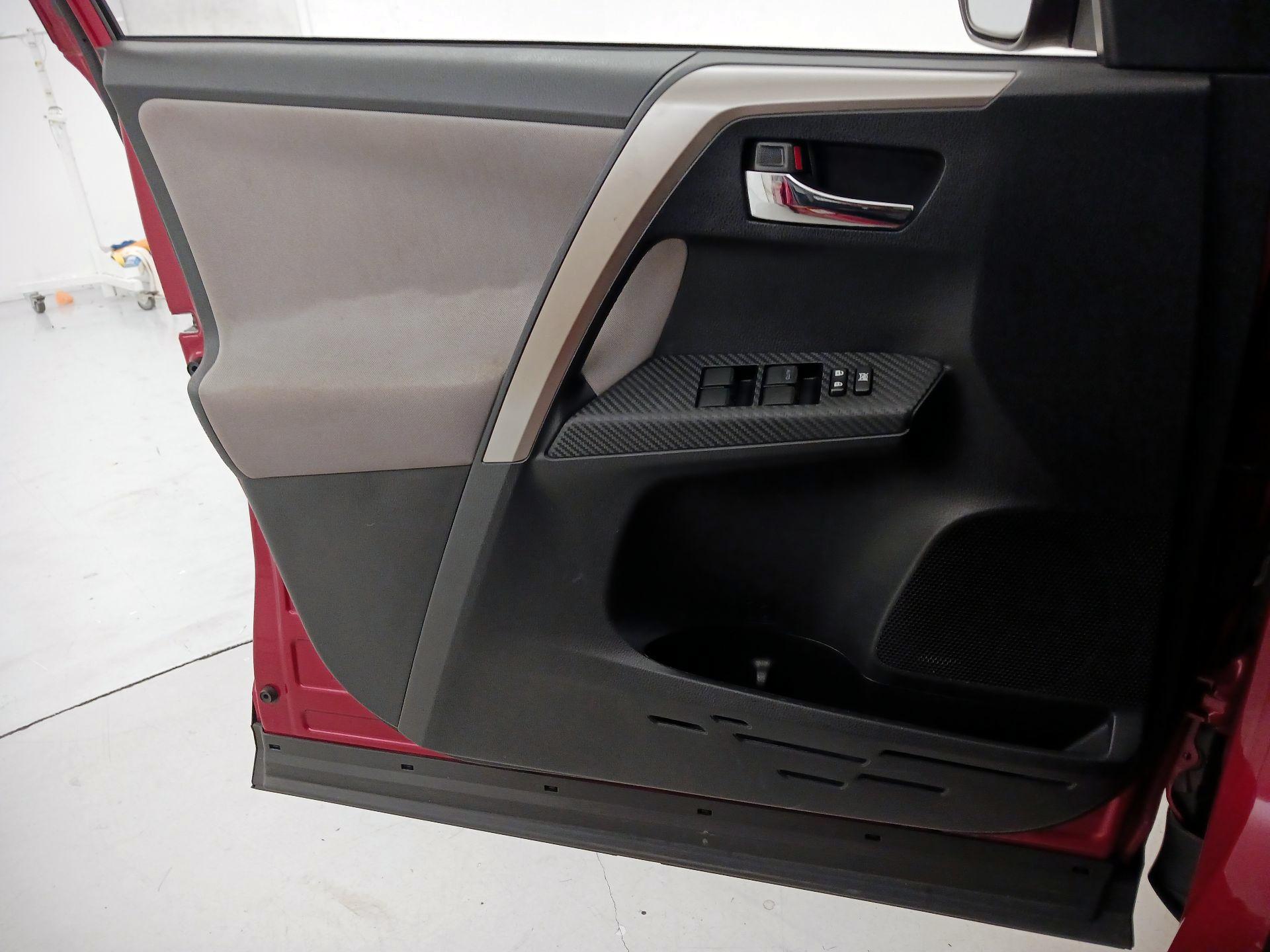 Thumbnail: 2015 Toyota RAV4 - 12