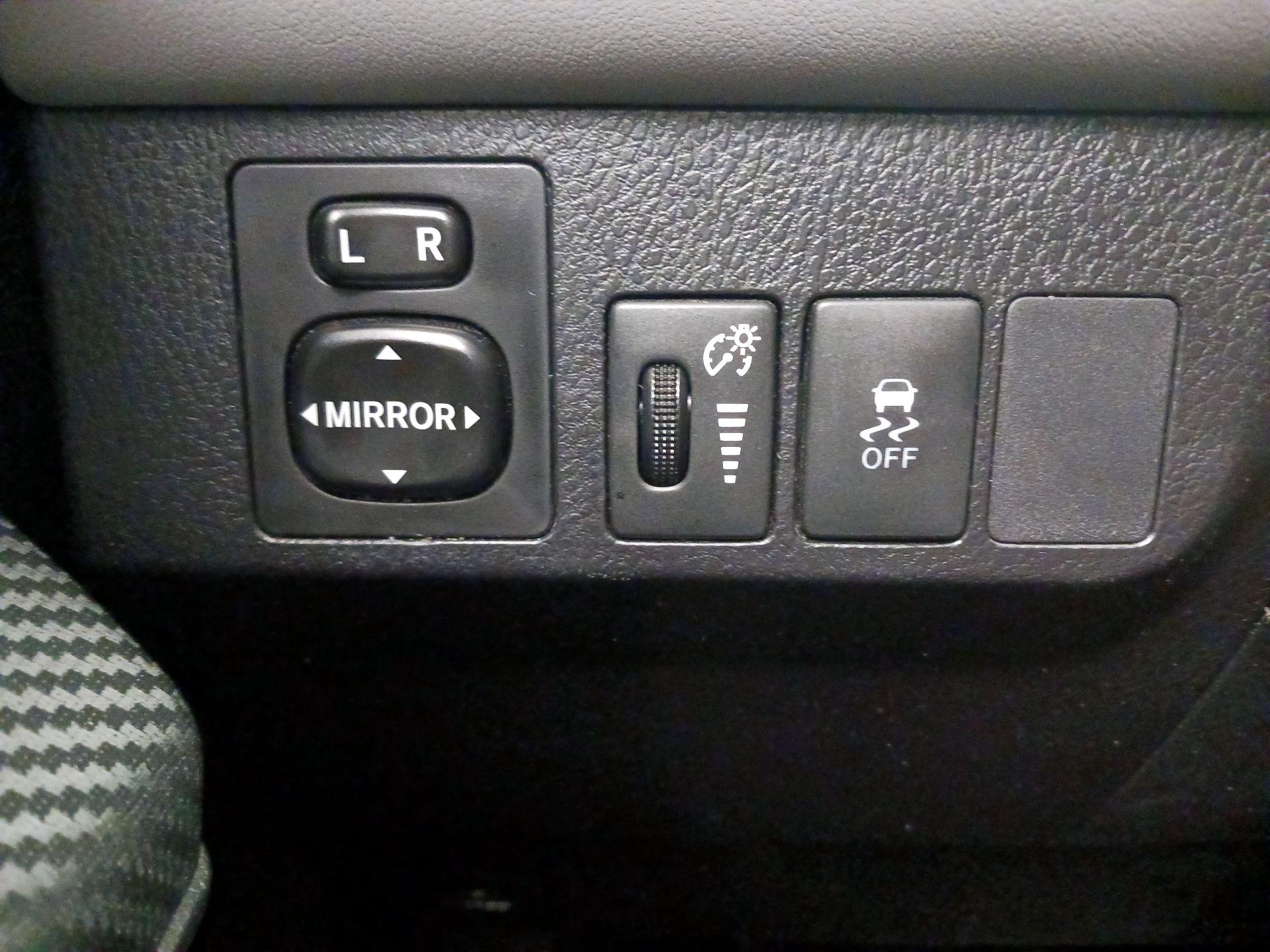 Thumbnail: 2015 Toyota RAV4 - 13