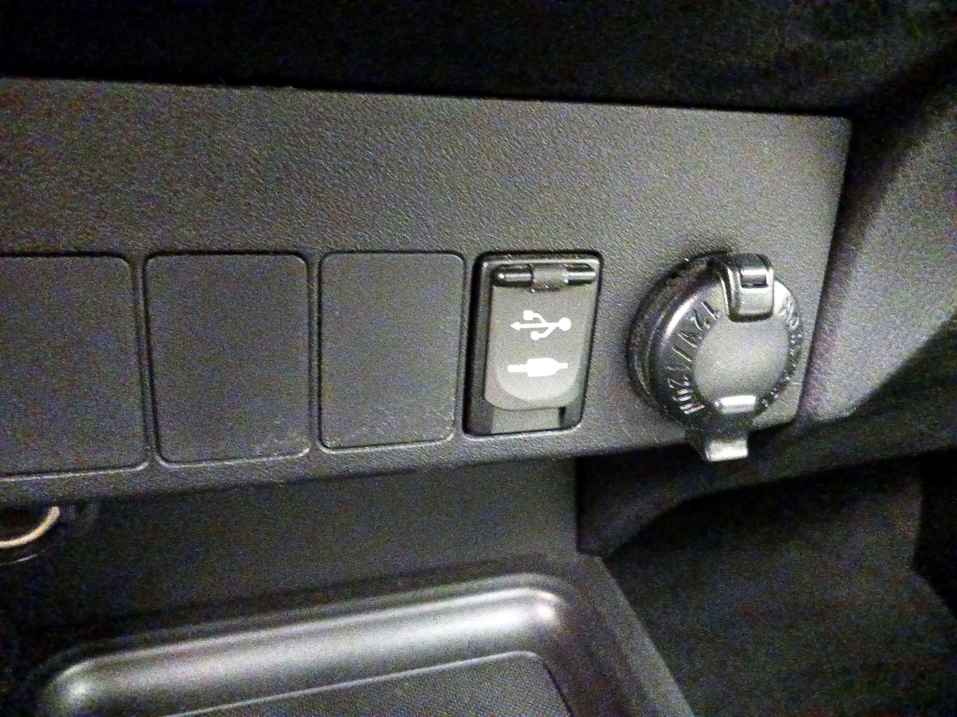 Thumbnail: 2015 Toyota RAV4 - 15