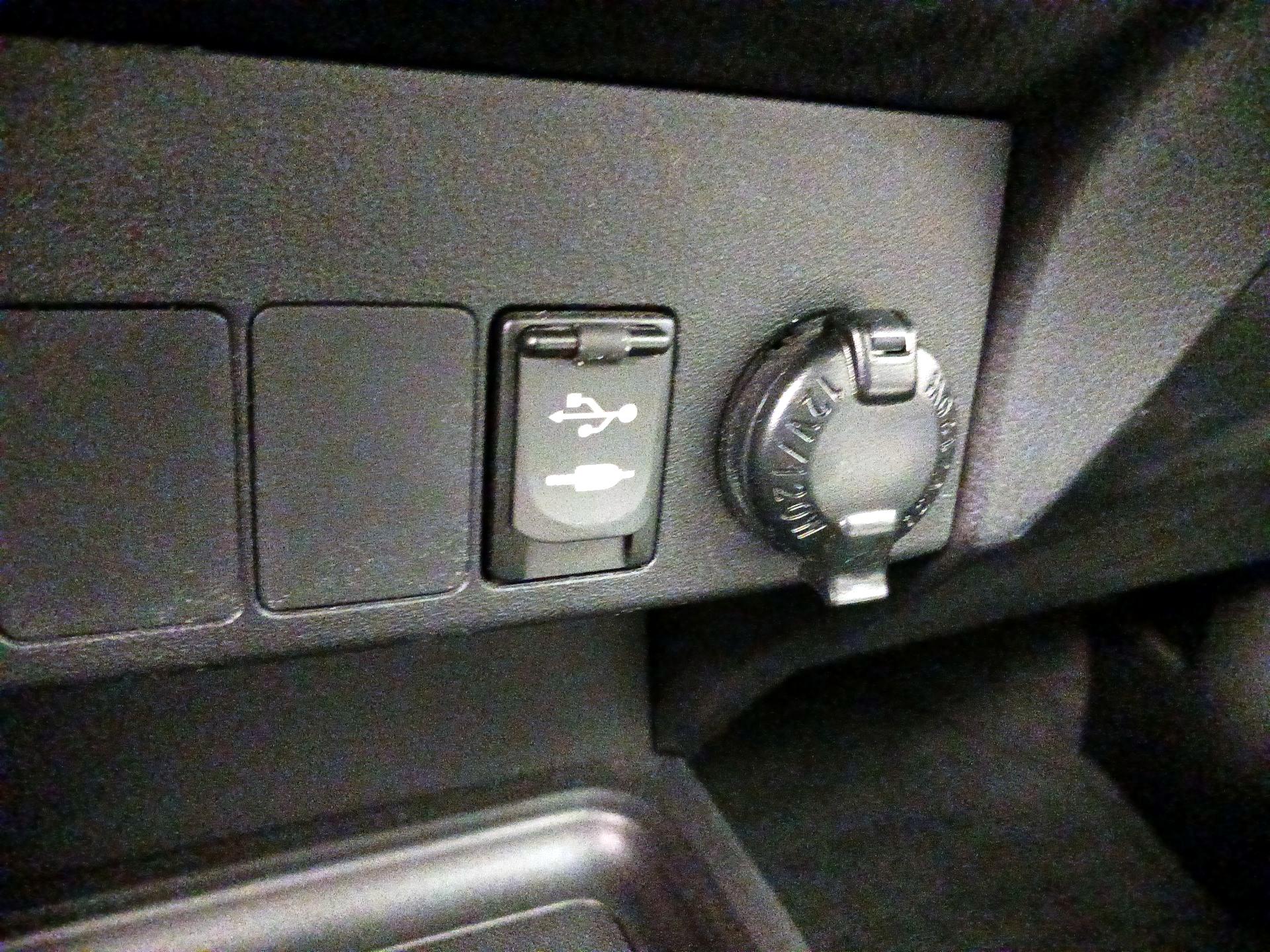 Thumbnail: 2015 Toyota RAV4 - 18