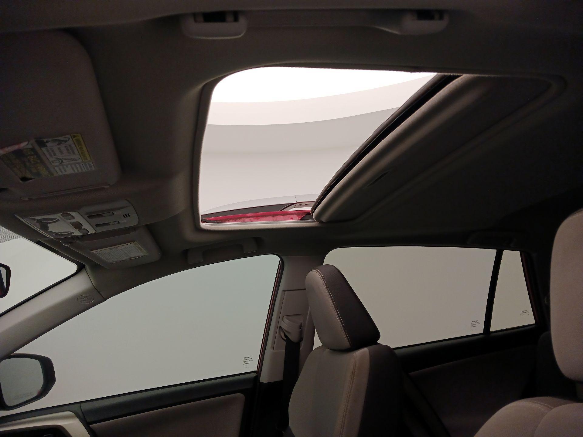 Thumbnail: 2015 Toyota RAV4 - 19