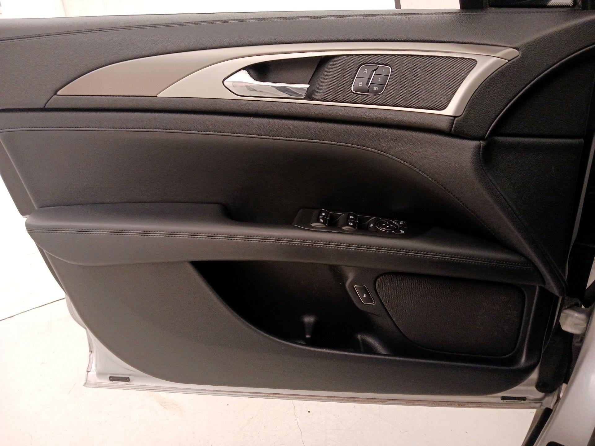 Thumbnail: 2017 Lincoln MKZ - 12