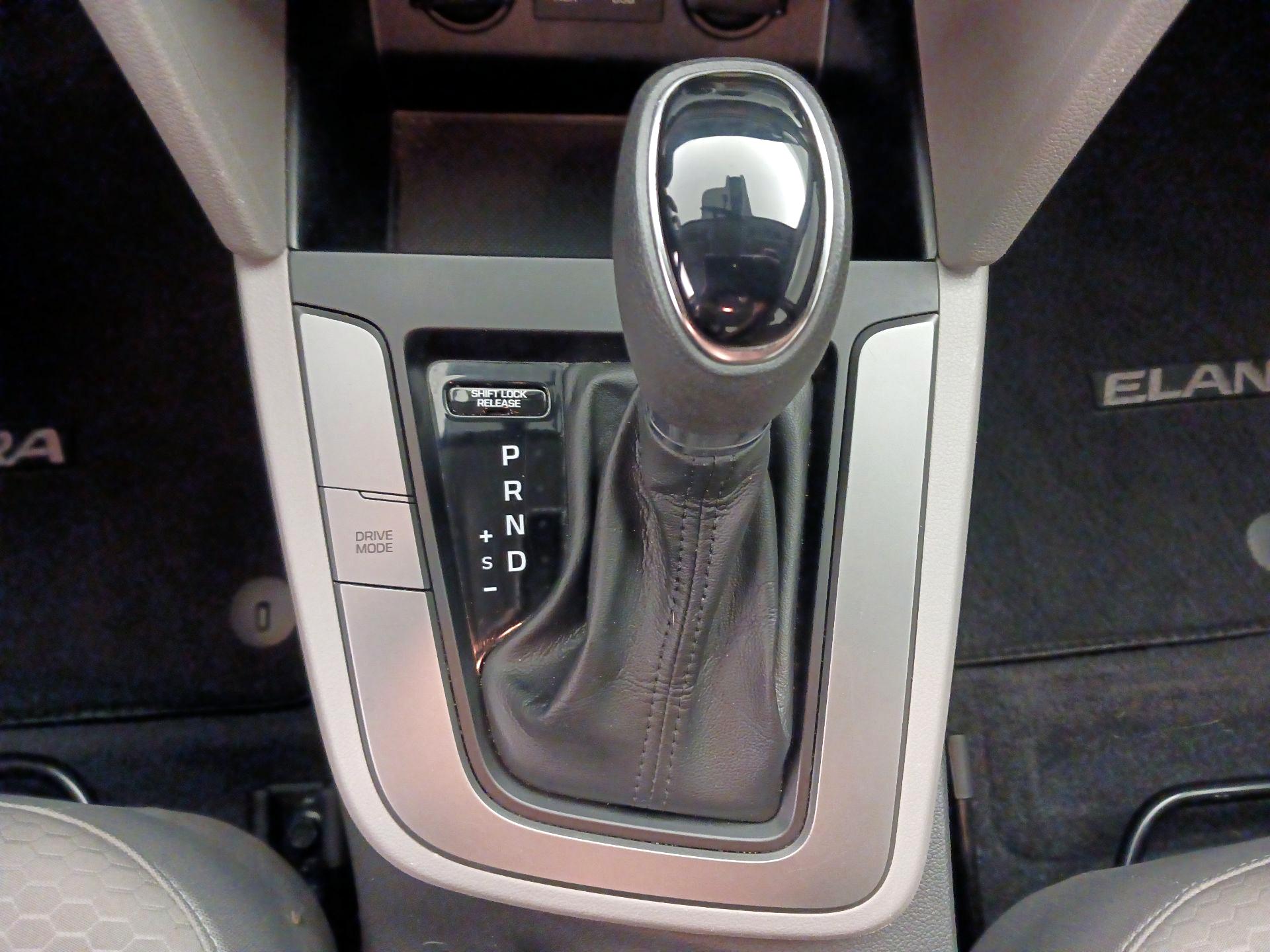 Thumbnail: 2020 Hyundai Elantra - 17