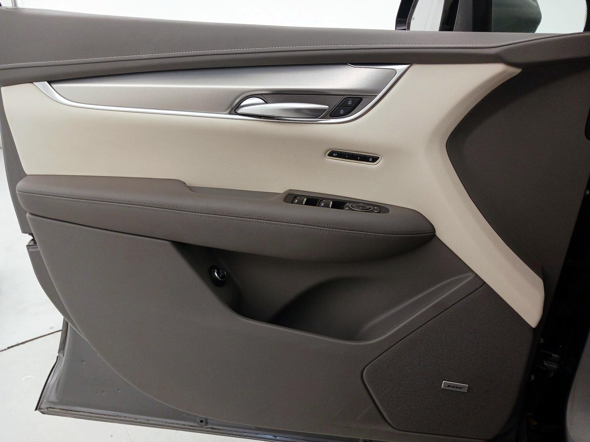 Thumbnail: 2021 Cadillac XT5 - 12