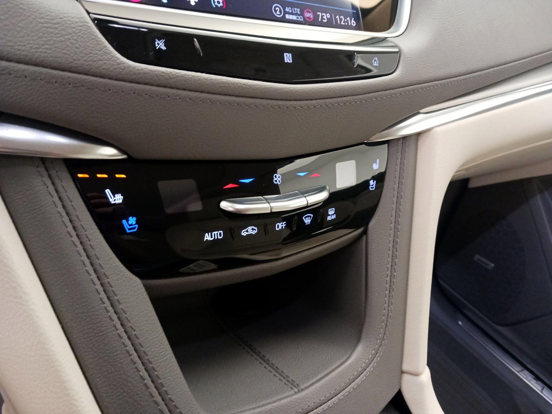 Thumbnail: 2021 Cadillac XT5 - 16