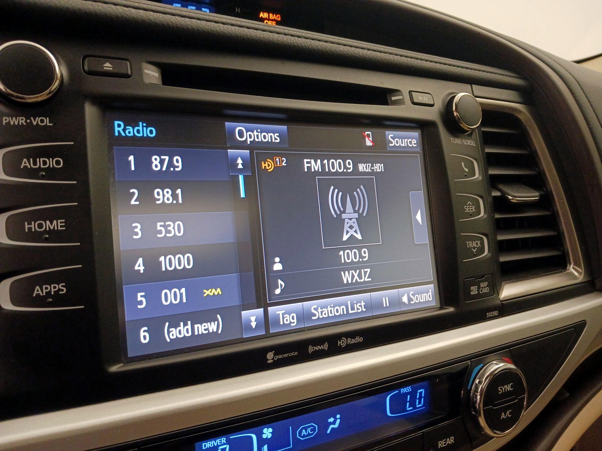 Thumbnail: 2019 Toyota Highlander - 15