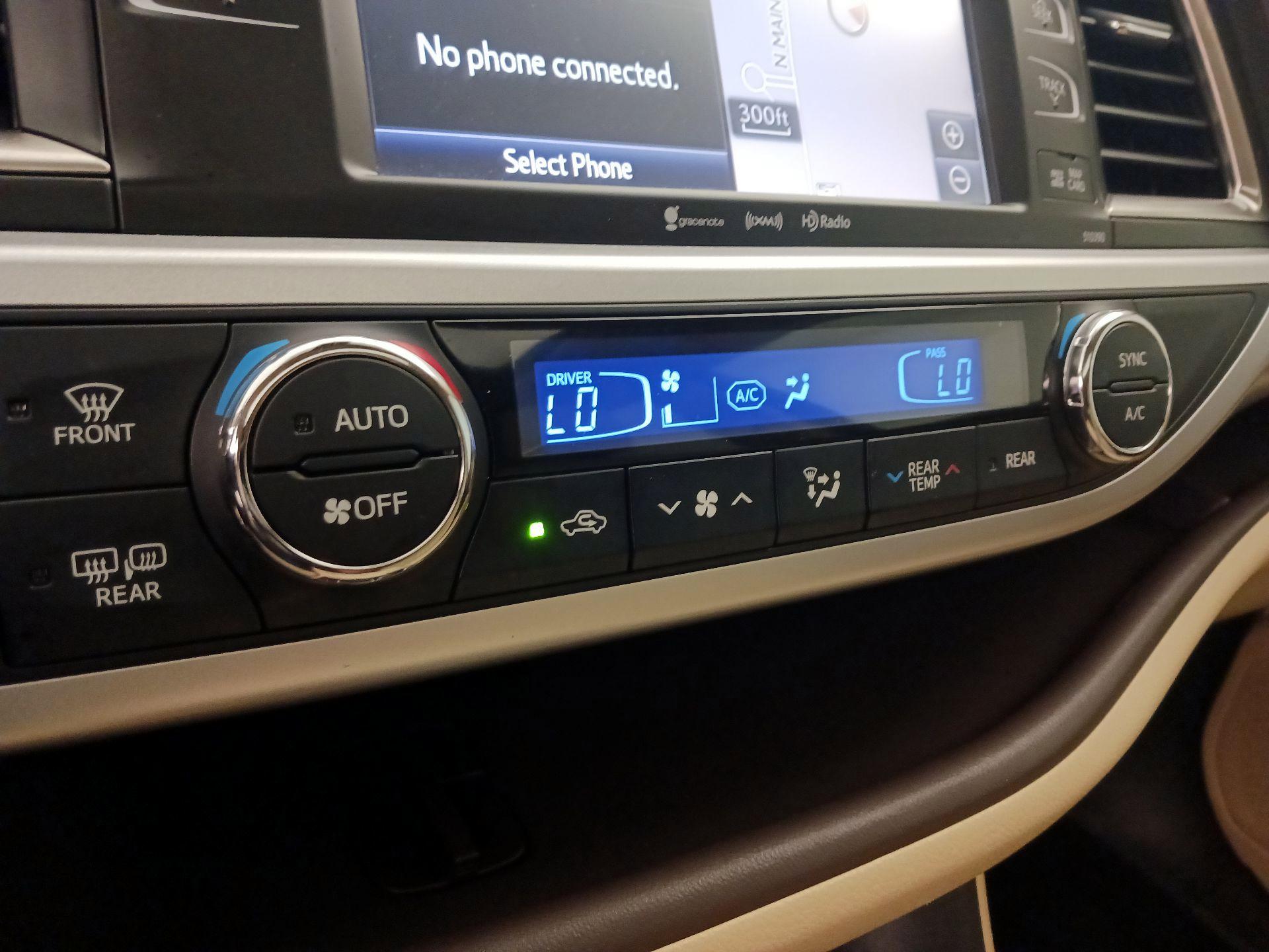 Thumbnail: 2019 Toyota Highlander - 16