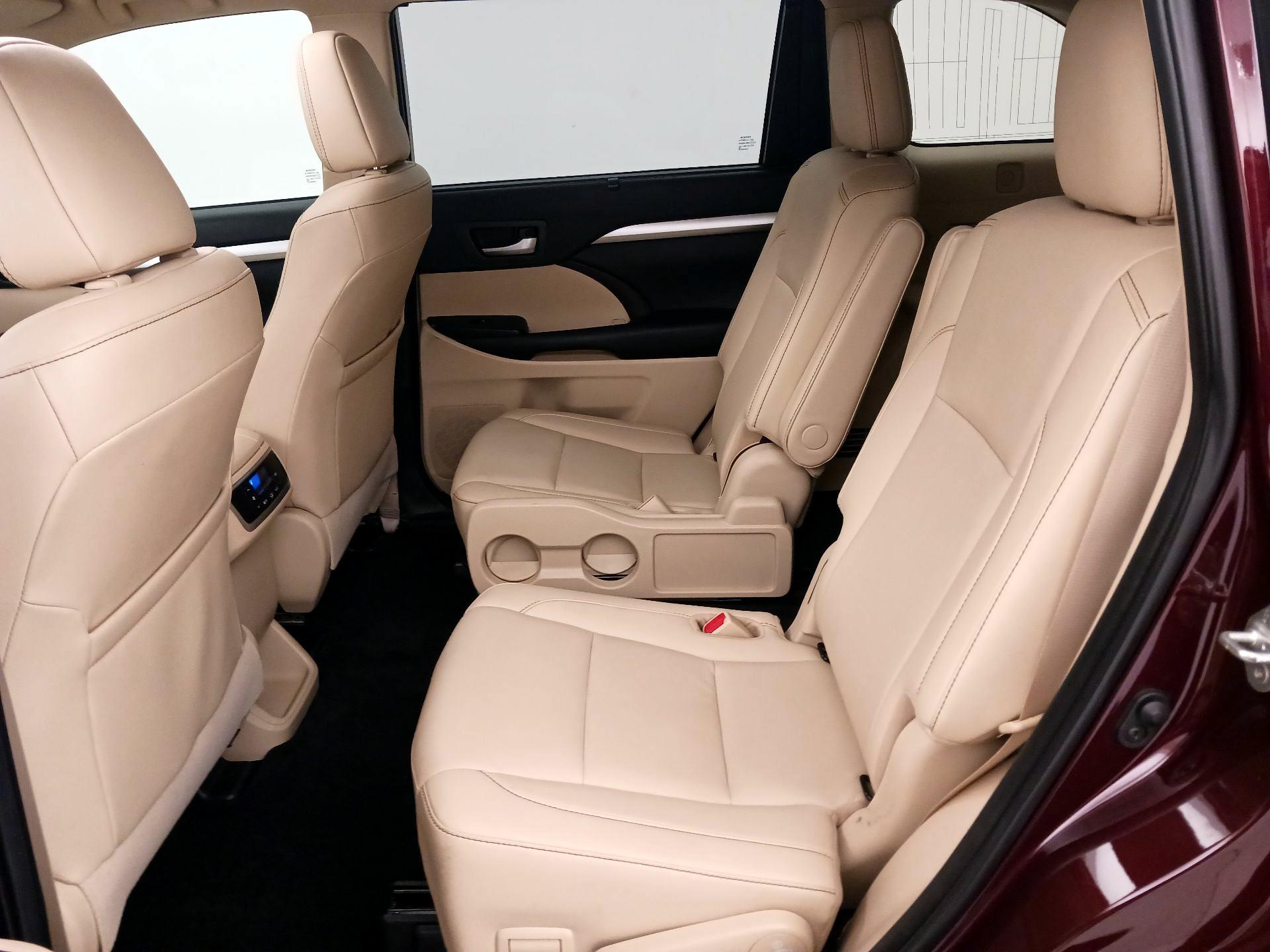 Thumbnail: 2019 Toyota Highlander - 20