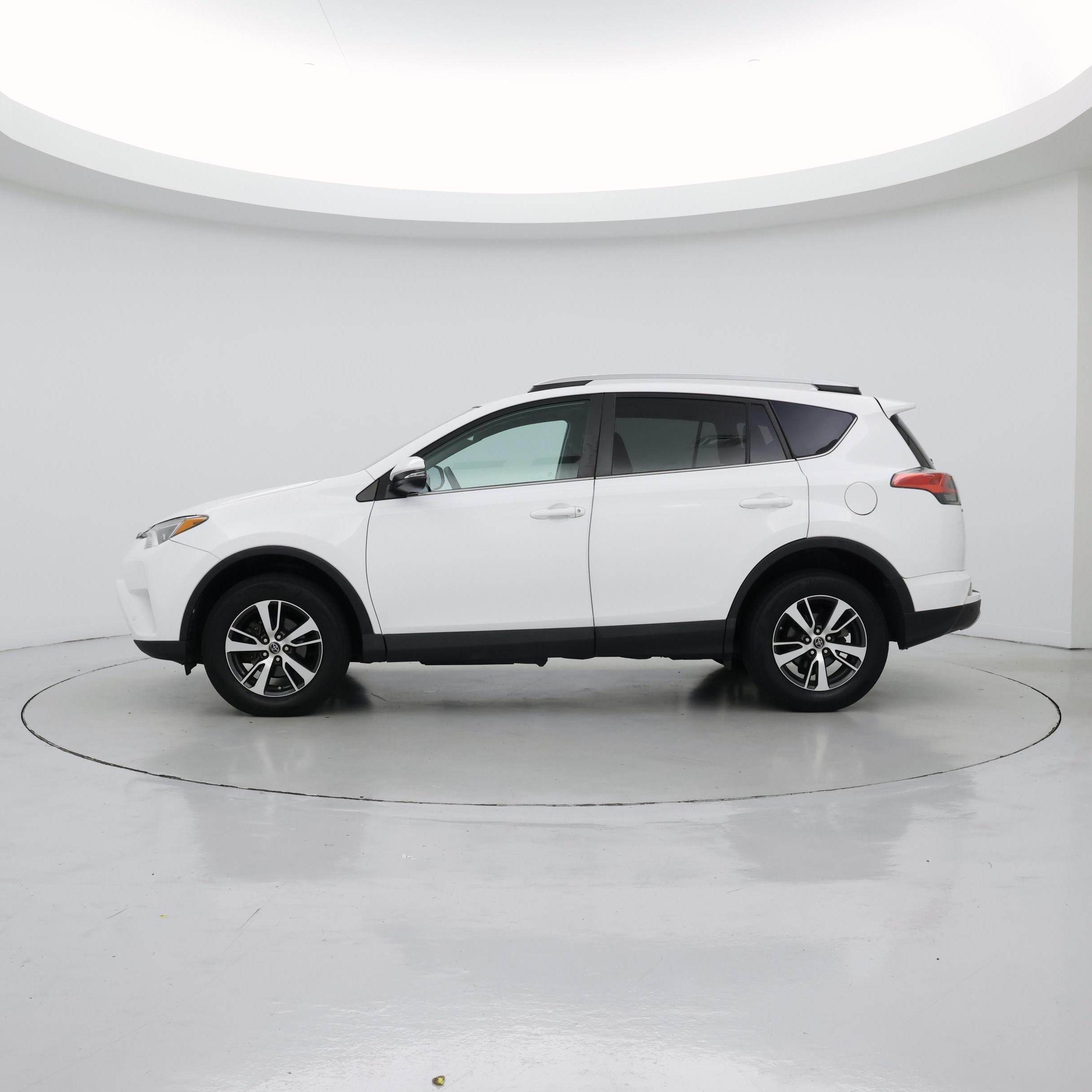Thumbnail: 2016 Toyota RAV4 - 3