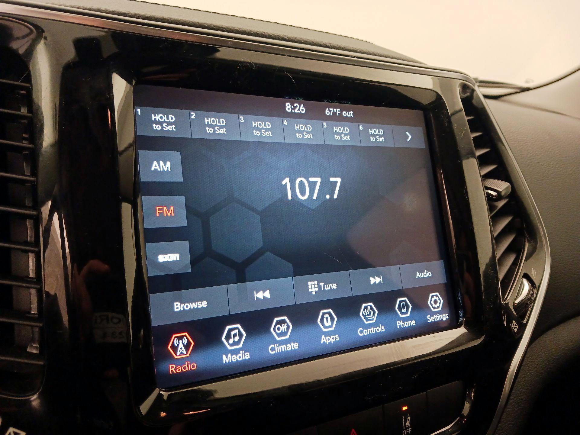 Thumbnail: 2022 Jeep Cherokee - 15