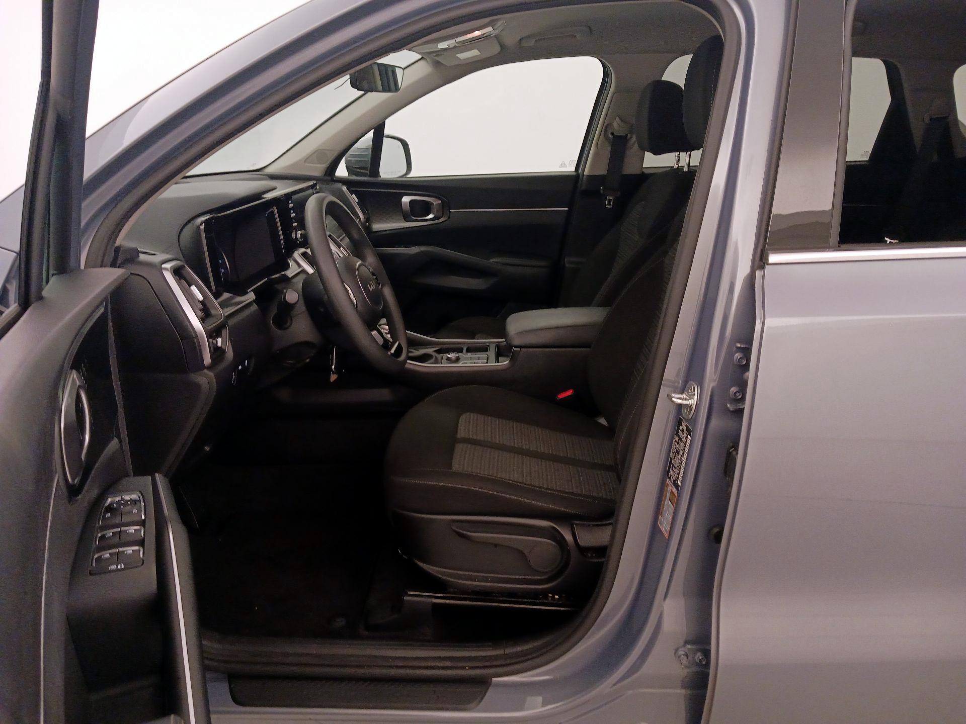 Thumbnail: 2023 Kia Sorento - 11