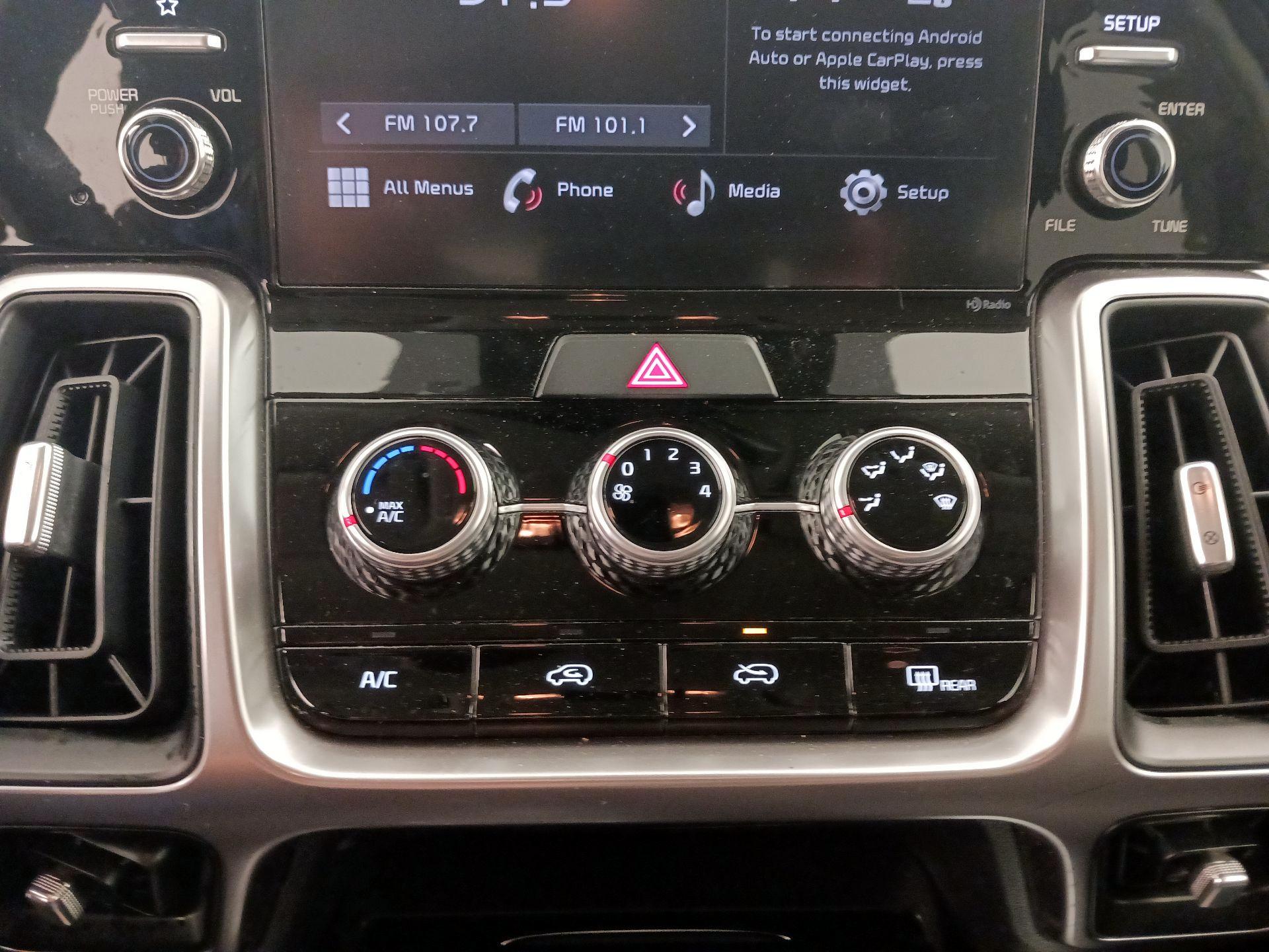 Thumbnail: 2023 Kia Sorento - 16