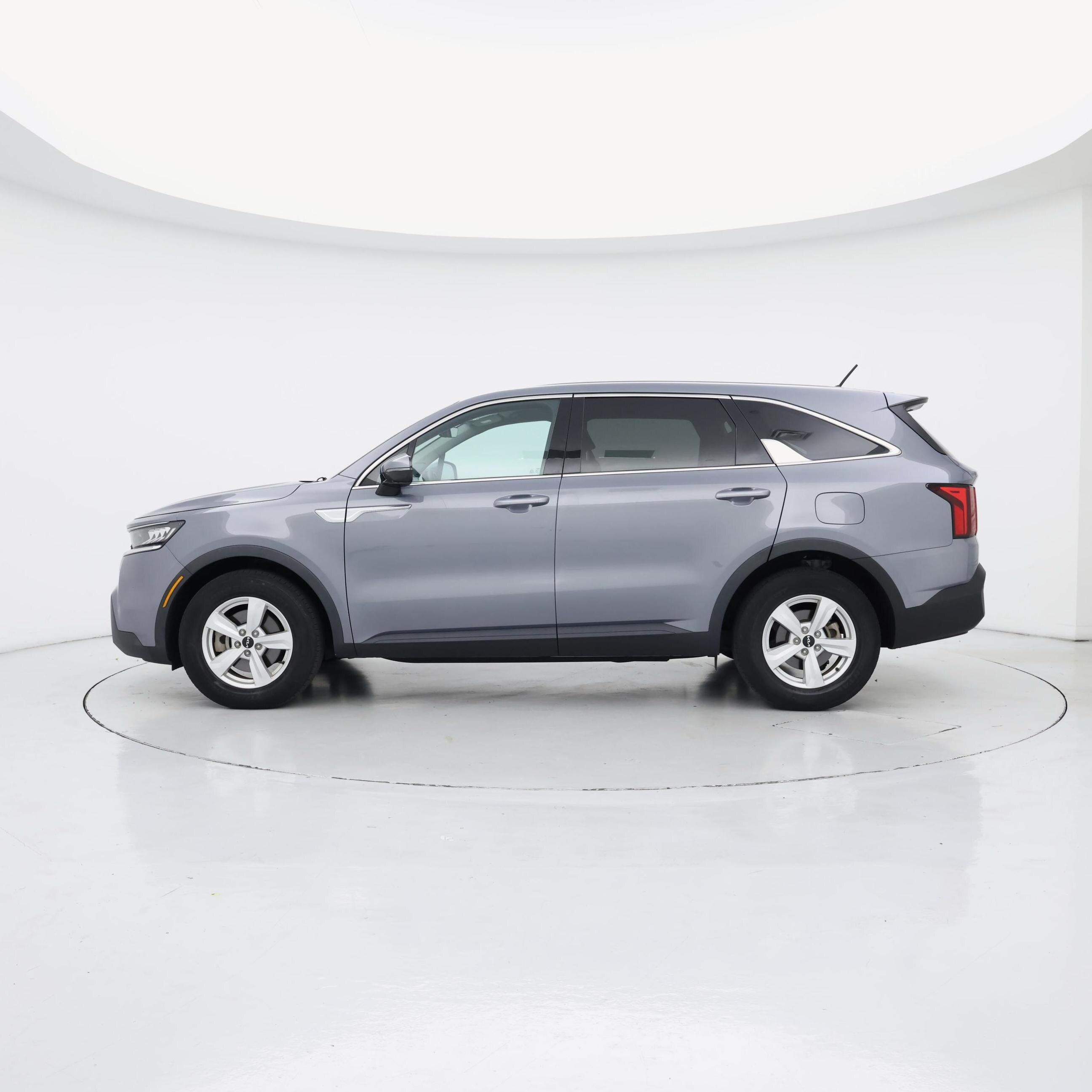 Thumbnail: 2023 Kia Sorento - 3