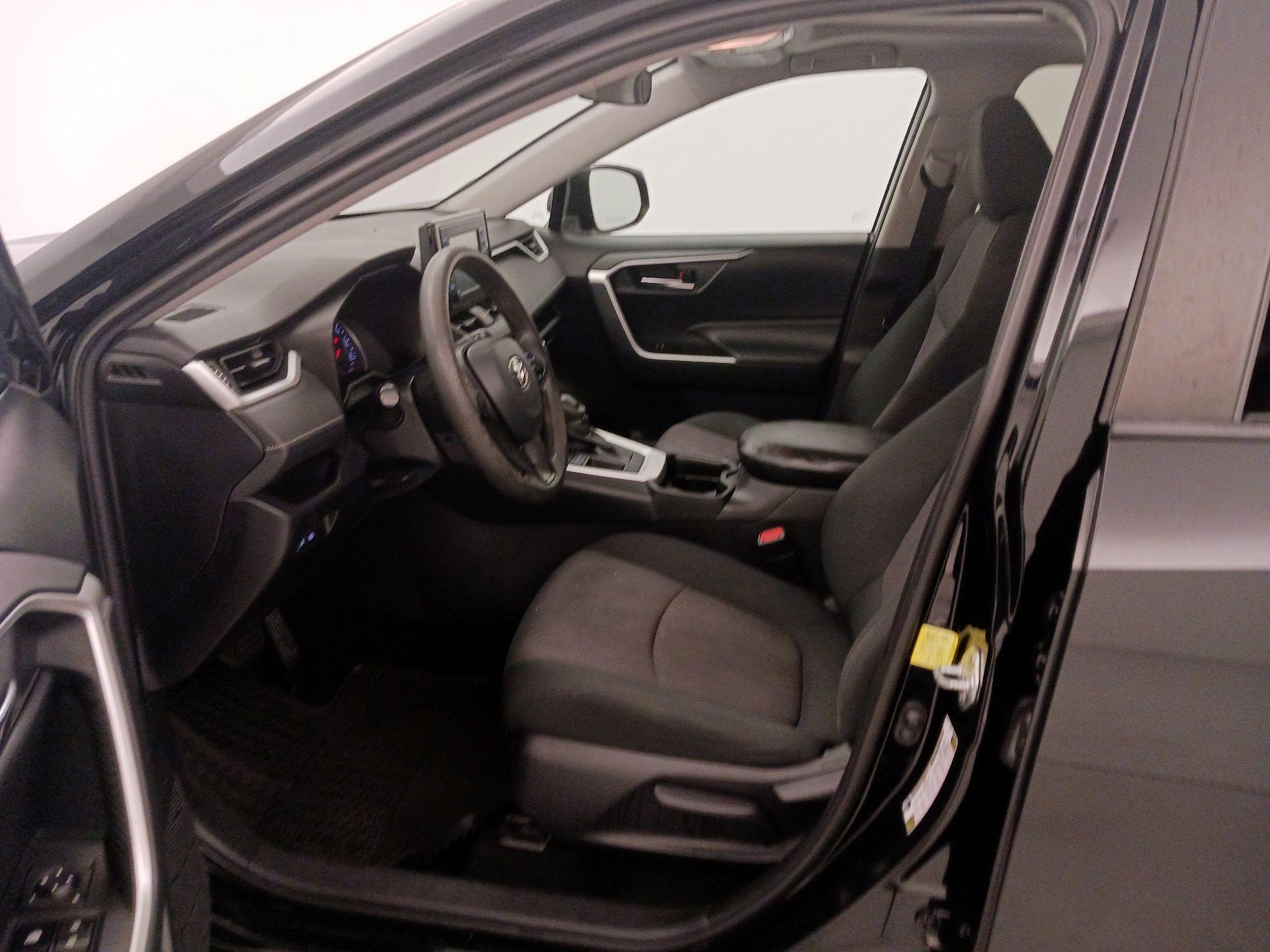 Thumbnail: 2019 Toyota RAV4 - 11