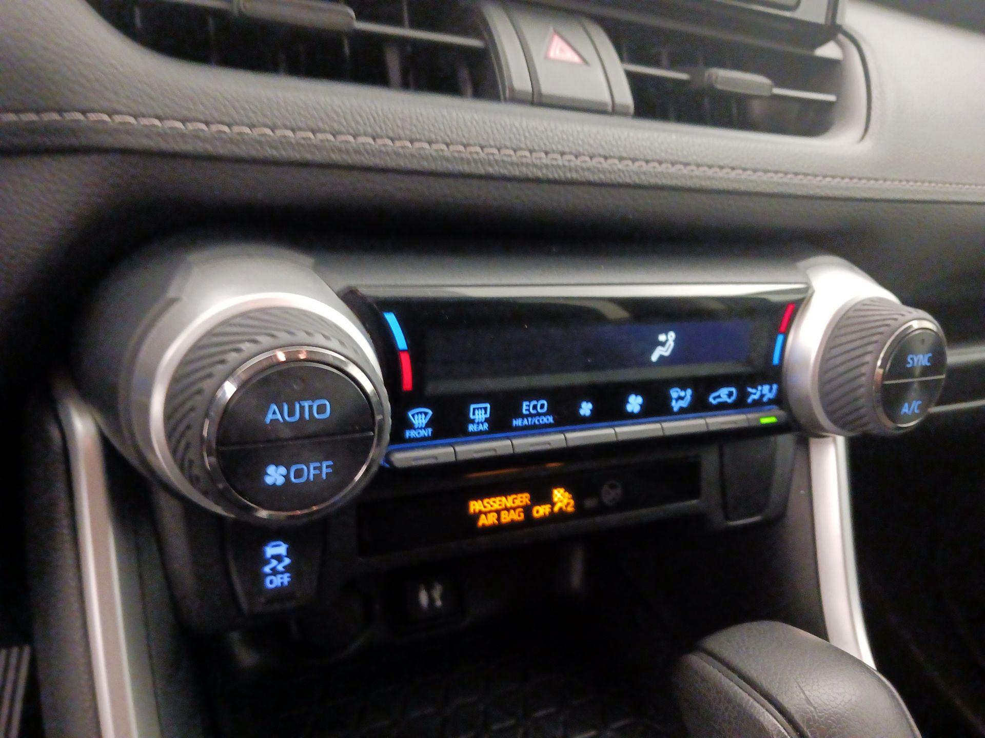 Thumbnail: 2019 Toyota RAV4 - 16