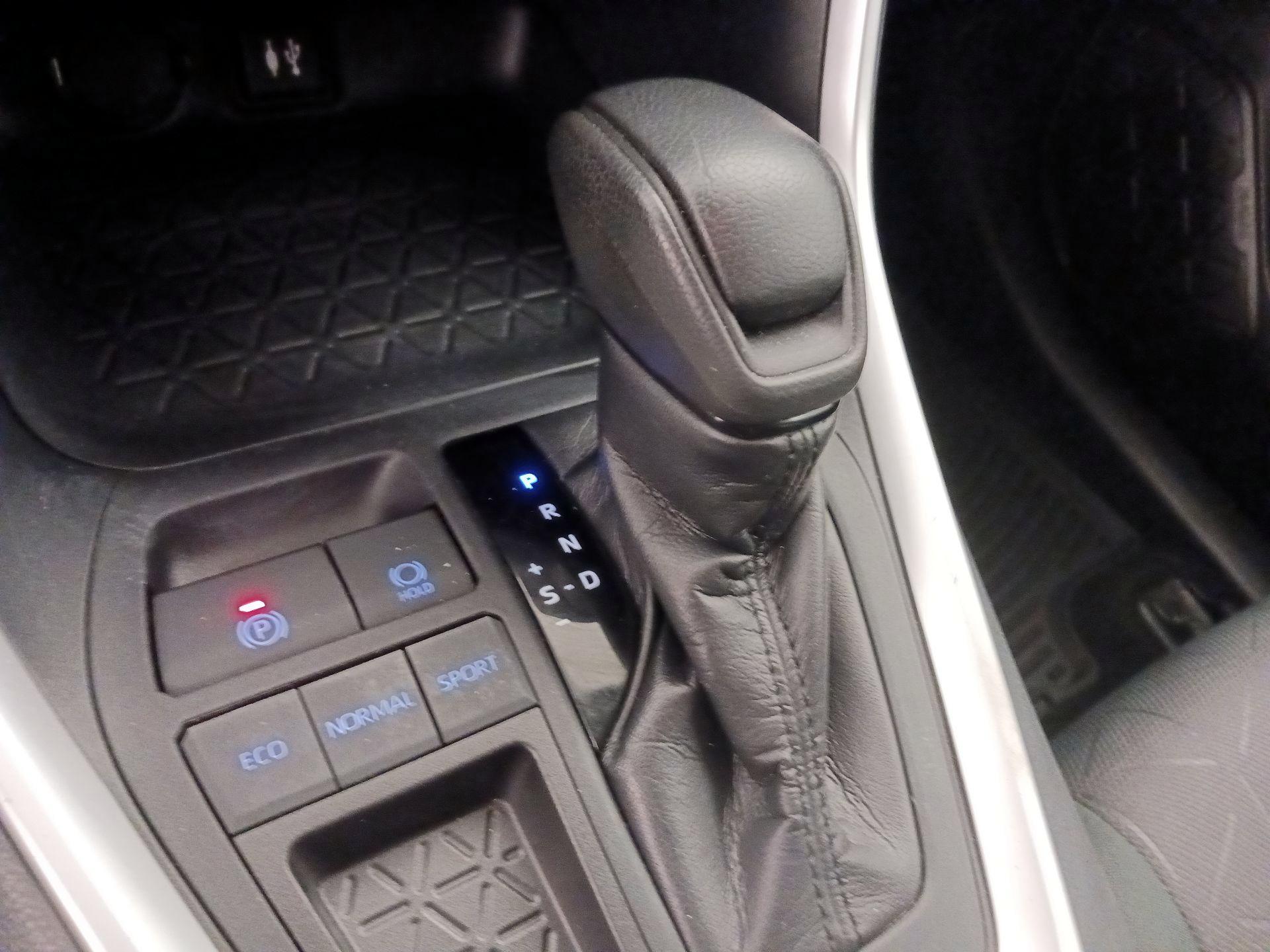 Thumbnail: 2019 Toyota RAV4 - 17