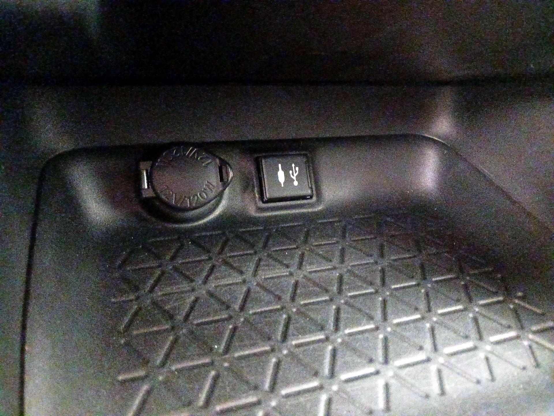 Thumbnail: 2019 Toyota RAV4 - 18